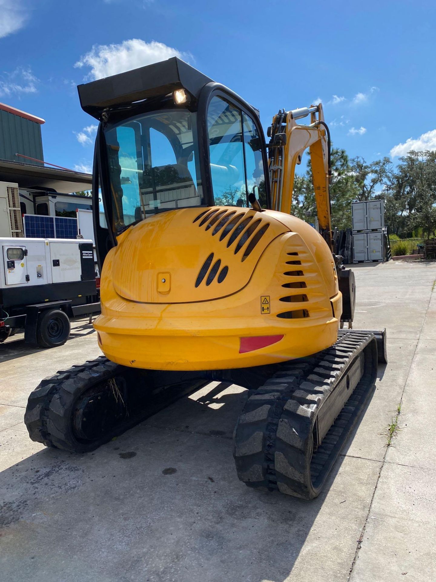 2013 JCB DIESEL EXCAVATOR, ENCLOSED CAB, ICE COLD AIR, HEAT, 443.2 HOURS, RUBBER TRACKS, BUCKET WITH - Image 9 of 19