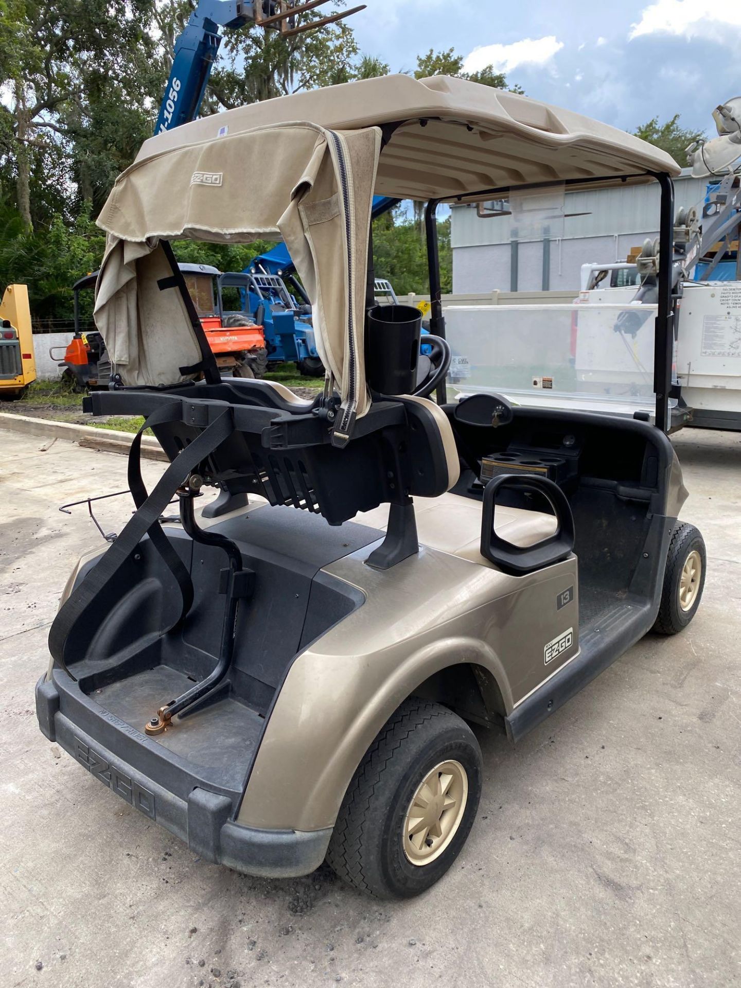 2016 EZ-GO RXV ELECTRIC GOLF CART WITH TROJAN HYDROLINK WATERING SYSTEM BATTERIES, EX-GO DELTA-Q SC- - Image 3 of 6