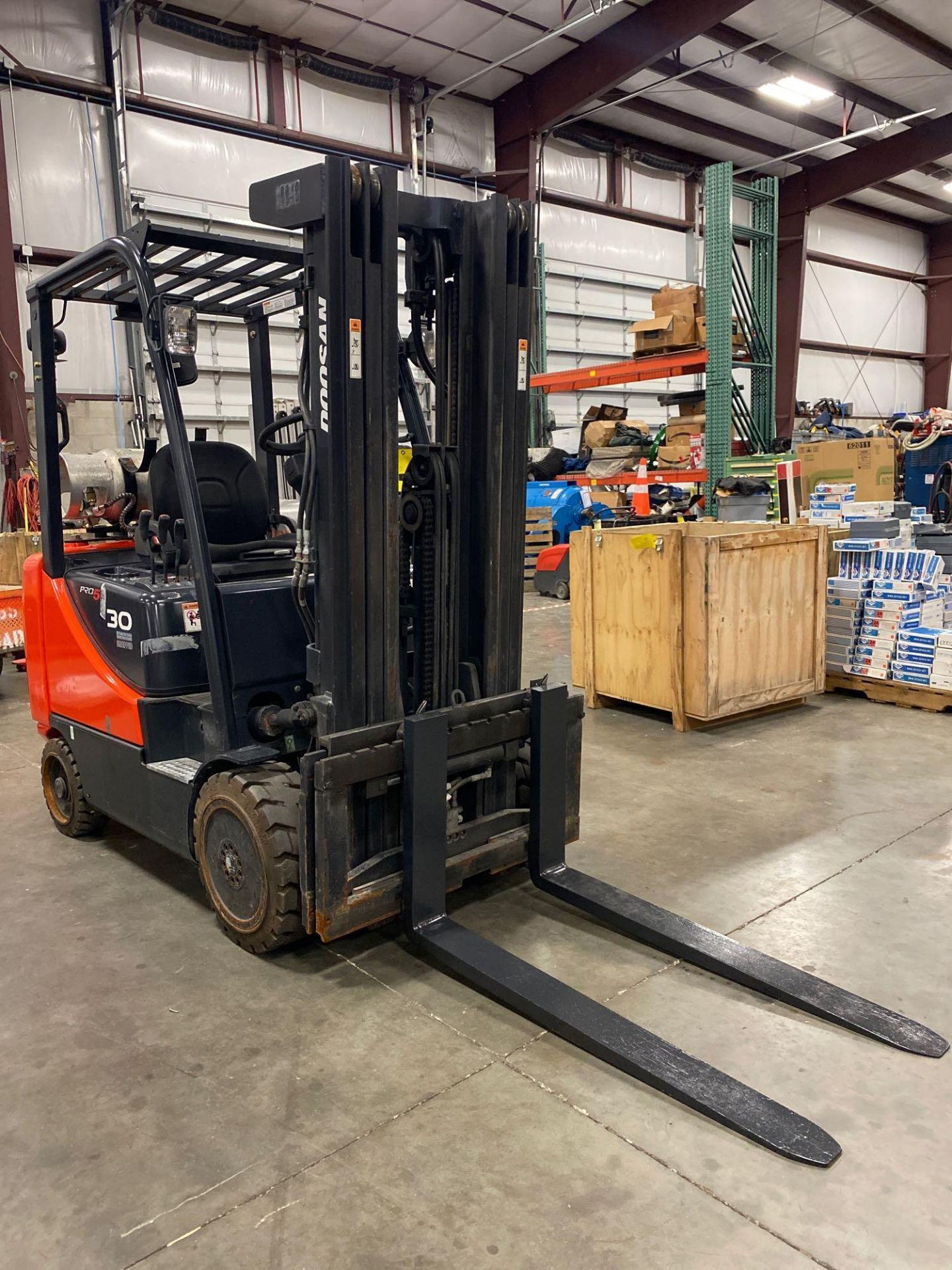 DOOSAN PRO5 LP FORKLIFT MODEL GC30E-5, 5,150 LB CAPACITY, 189" HEIGHT CAP, TILT, SIDE SHIFT - Image 15 of 24