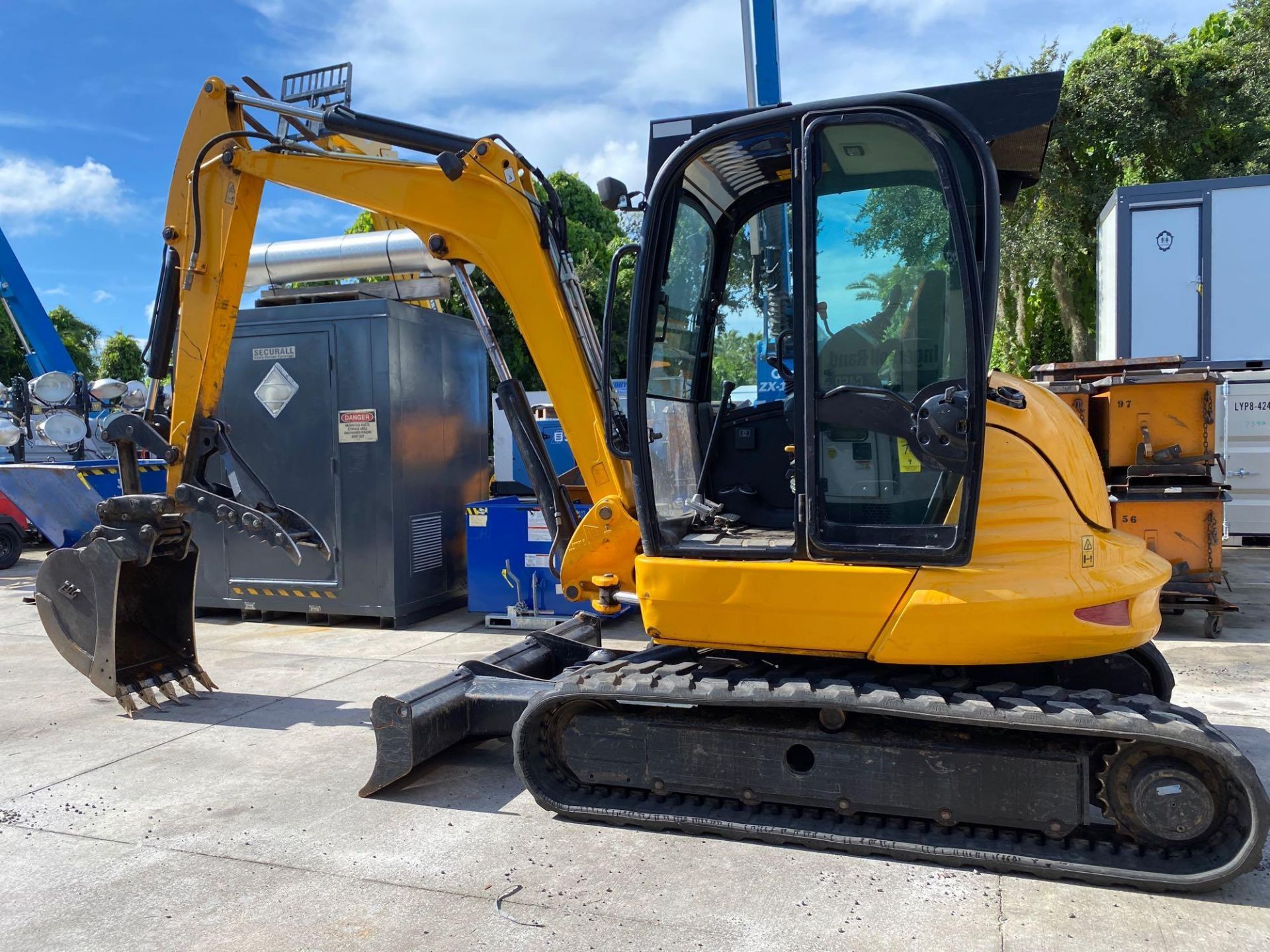 2013 JCB DIESEL EXCAVATOR, ENCLOSED CAB, ICE COLD AIR, HEAT, 443.2 HOURS, RUBBER TRACKS, BUCKET WITH - Image 12 of 19