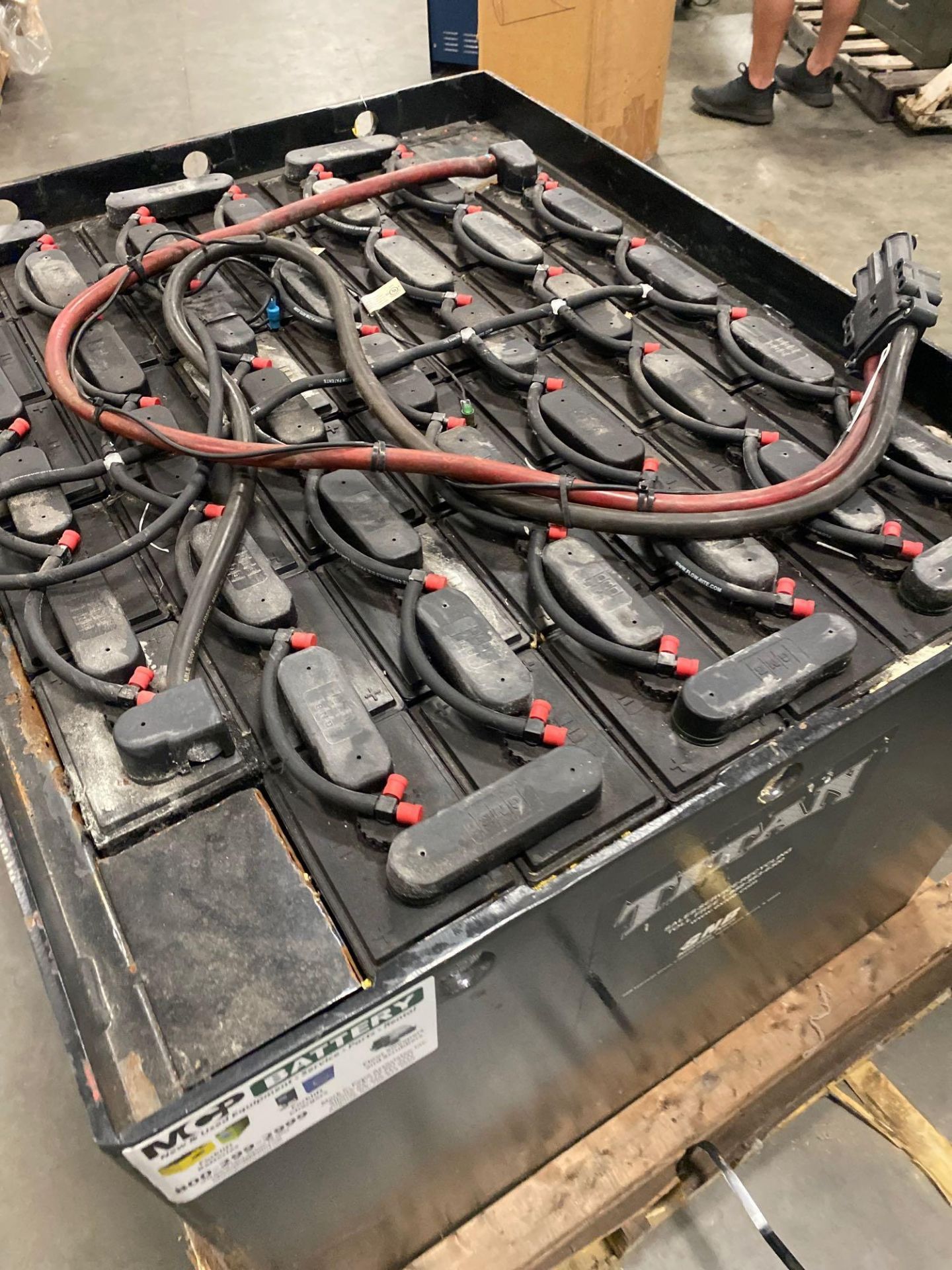 80V BATTERY, APPROXIMATELY 4500LBS - Image 2 of 3