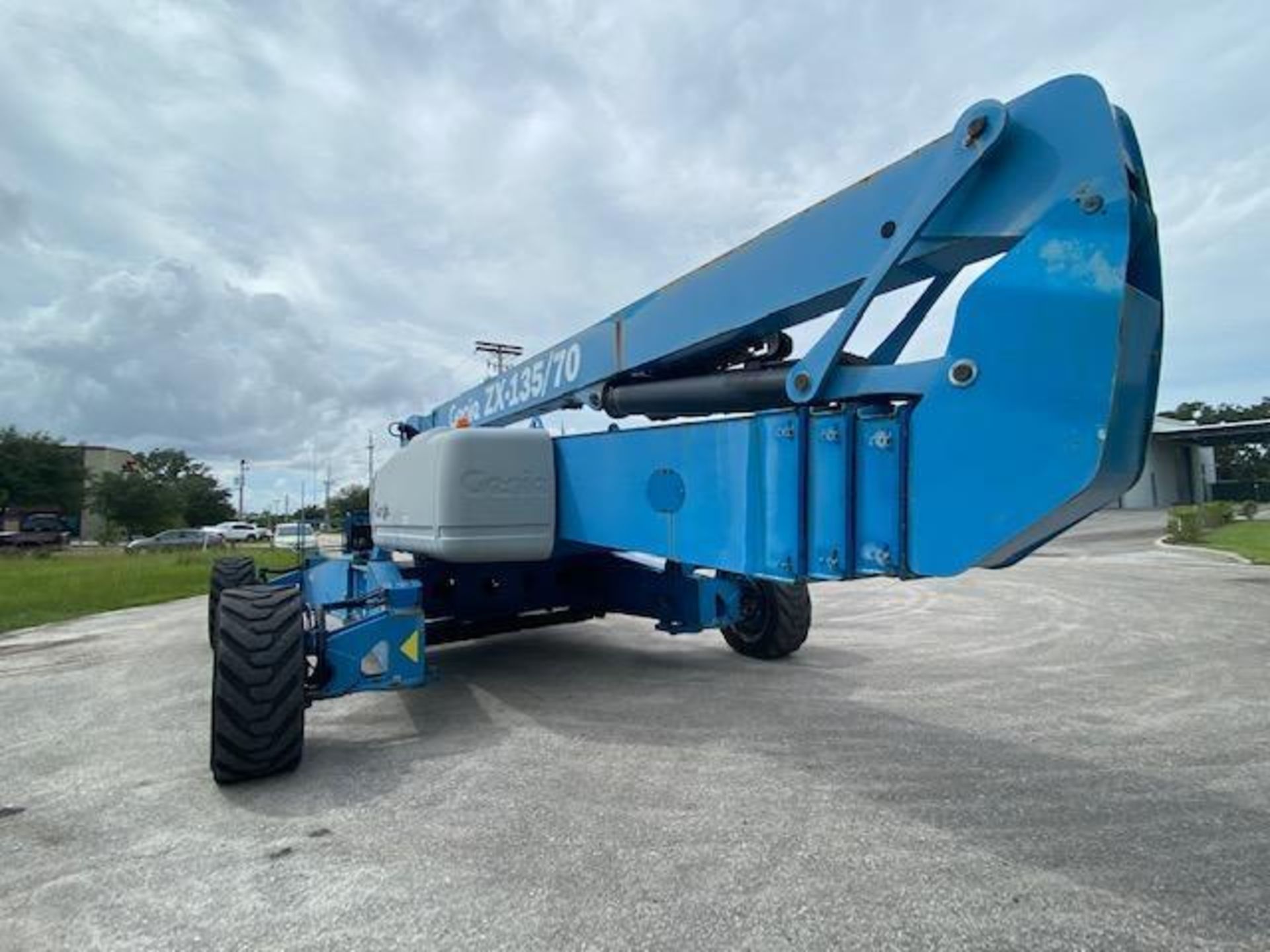 2013 GENIE ZX-135/70 ARTICULATING DIESEL BOOM LIFT, 4,4, CRAB STEERING, EXTENDABLE AXLES - Image 9 of 19