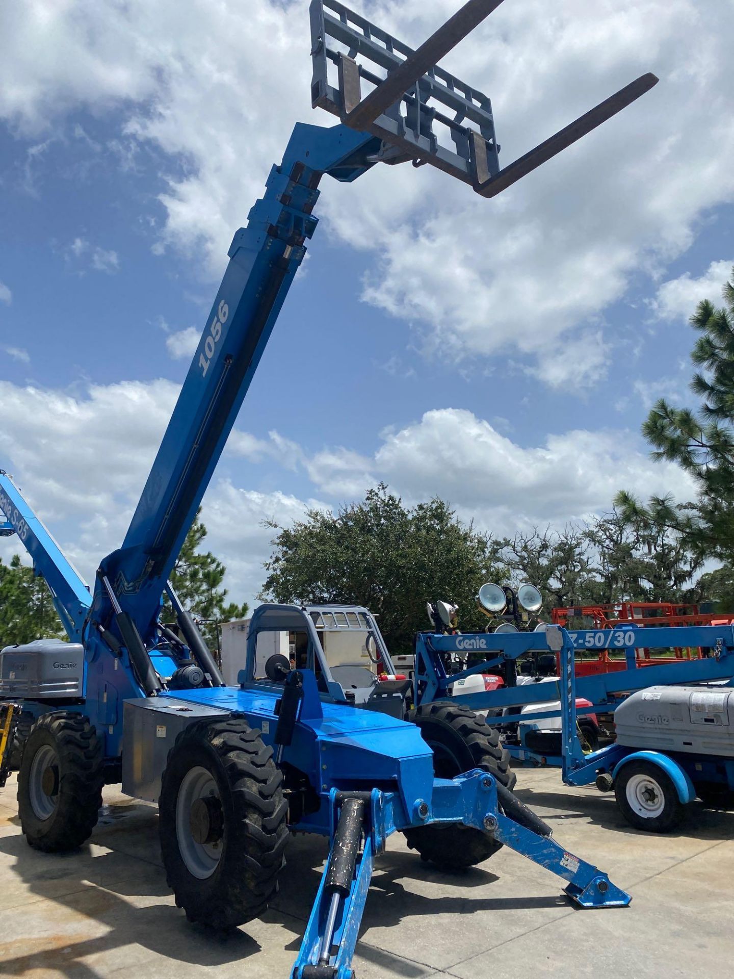 2012 GENIE GTH-1056, DIESEL TELEHANDLER, 10,000LB CAPACITY, FOAM FILLED TIRES, OUTRIGGERS, RUNS AND - Image 9 of 15