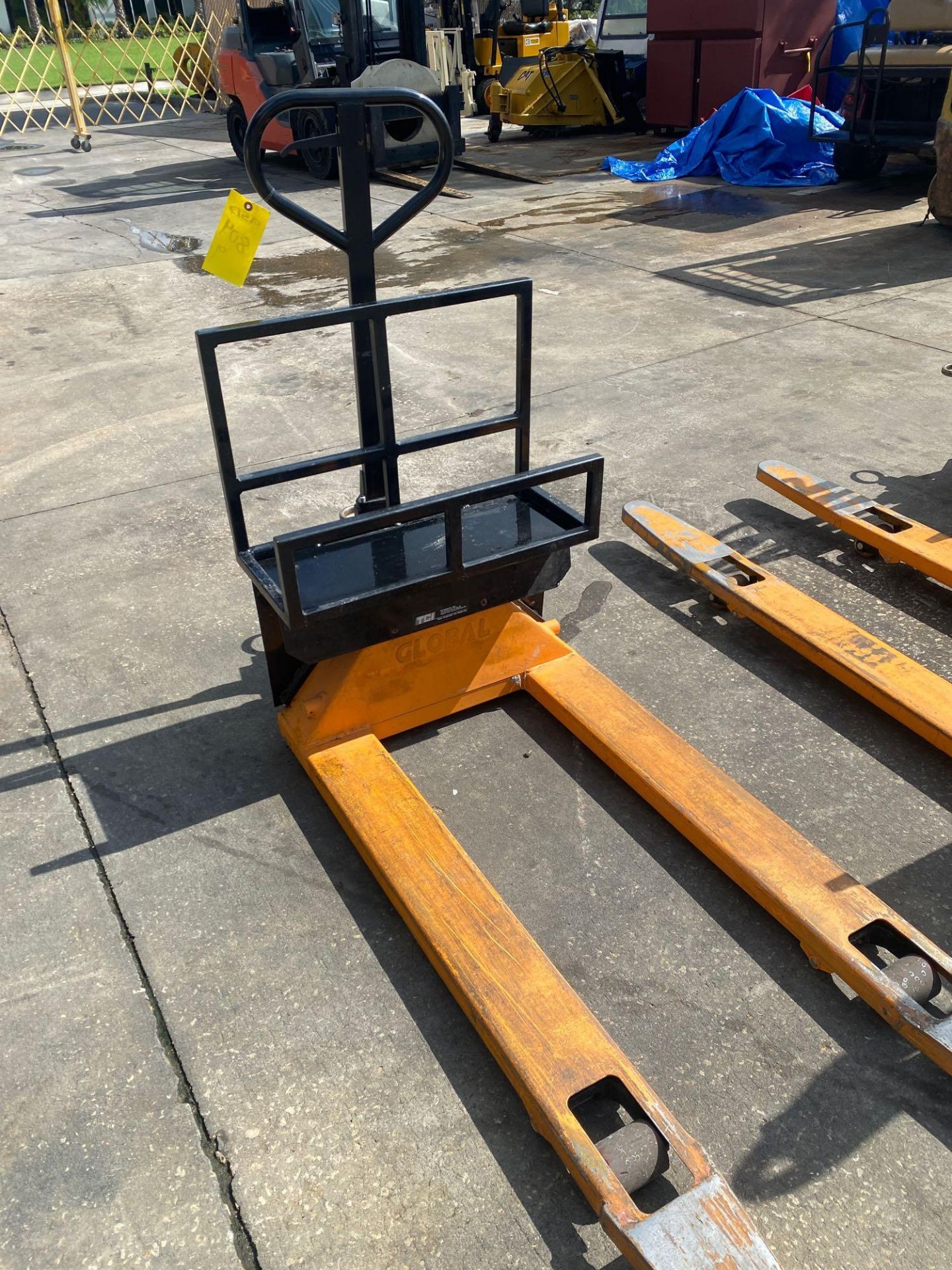 TCI MOBILITY TOWABLE PALLET JACK - Image 2 of 2