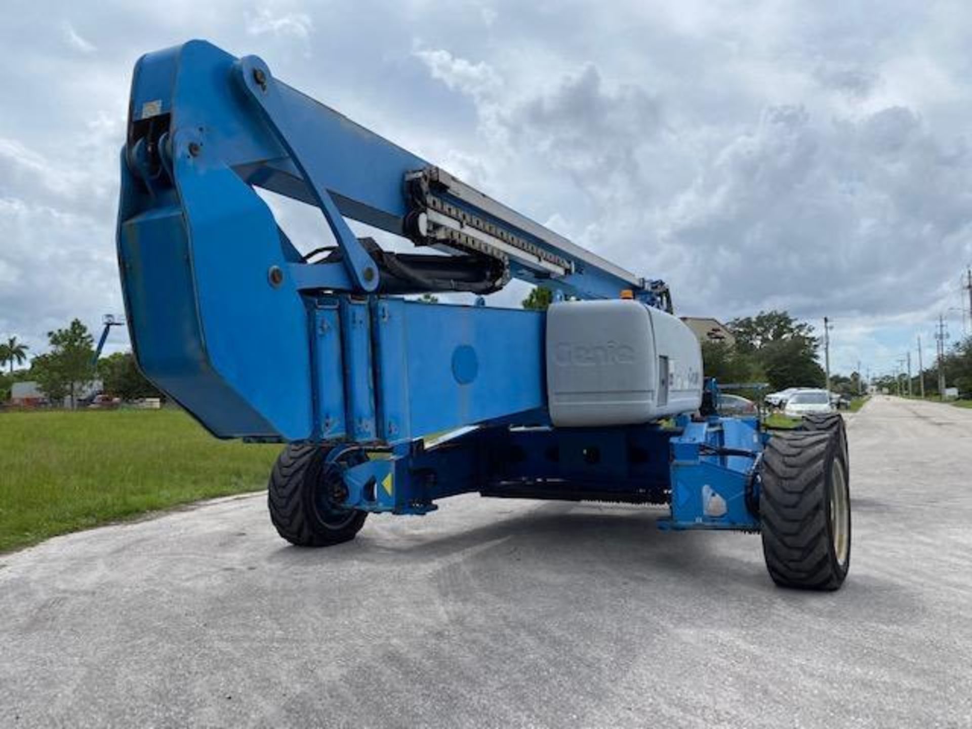 2013 GENIE ZX-135/70 ARTICULATING DIESEL BOOM LIFT, 4,4, CRAB STEERING, EXTENDABLE AXLES - Image 8 of 19