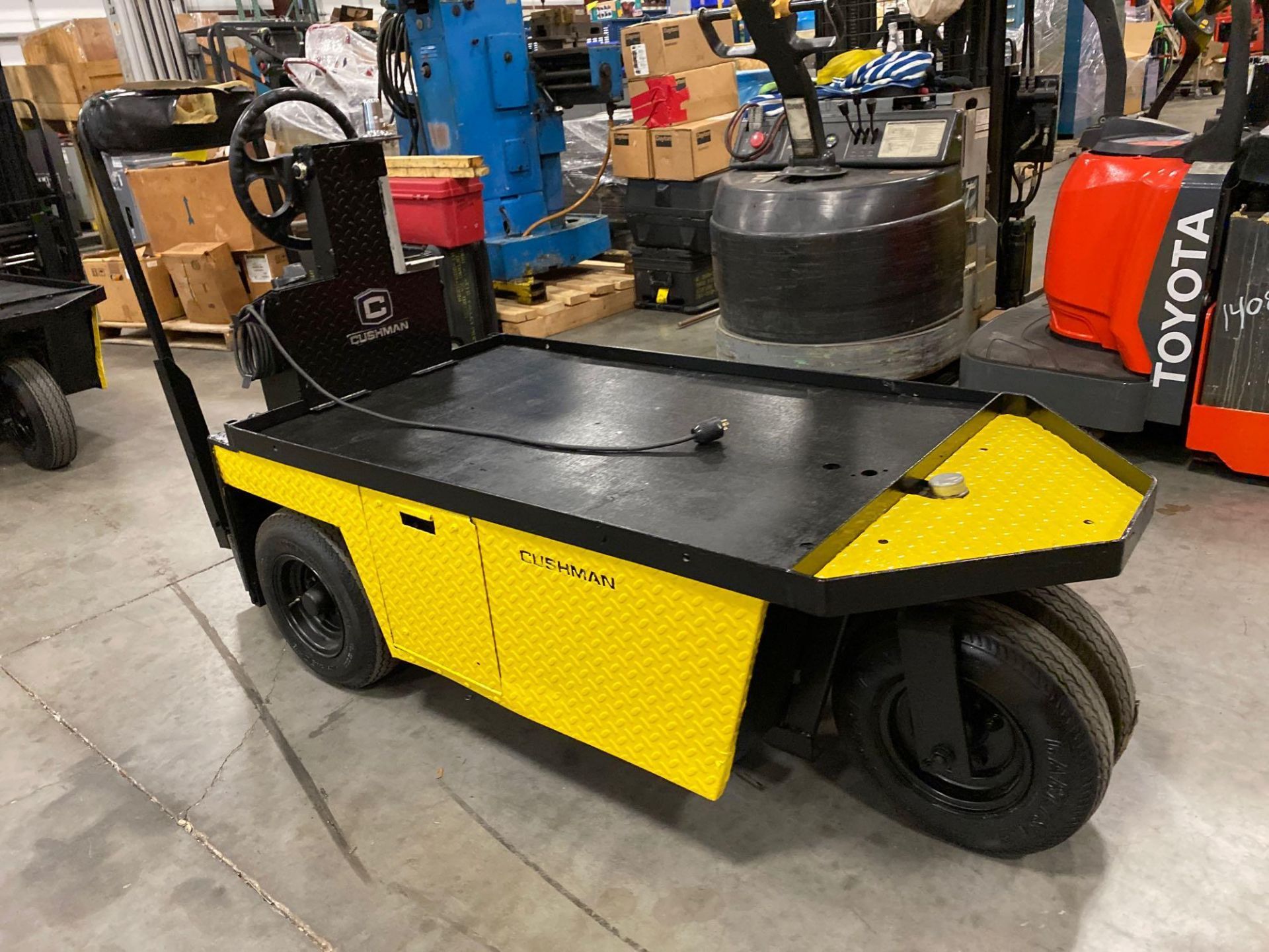 CUSHMAN ELECTRIC CART, BUILT IN BATTERY CHARGER - Image 3 of 5
