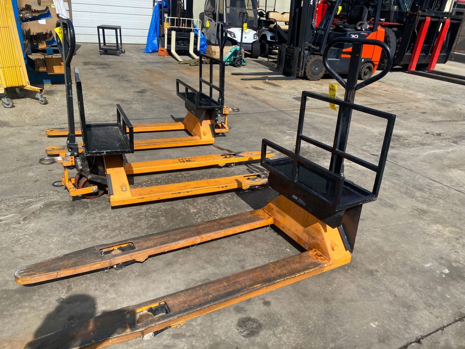 TCI MOBILITY TOWABLE PALLET JACK - Image 2 of 3