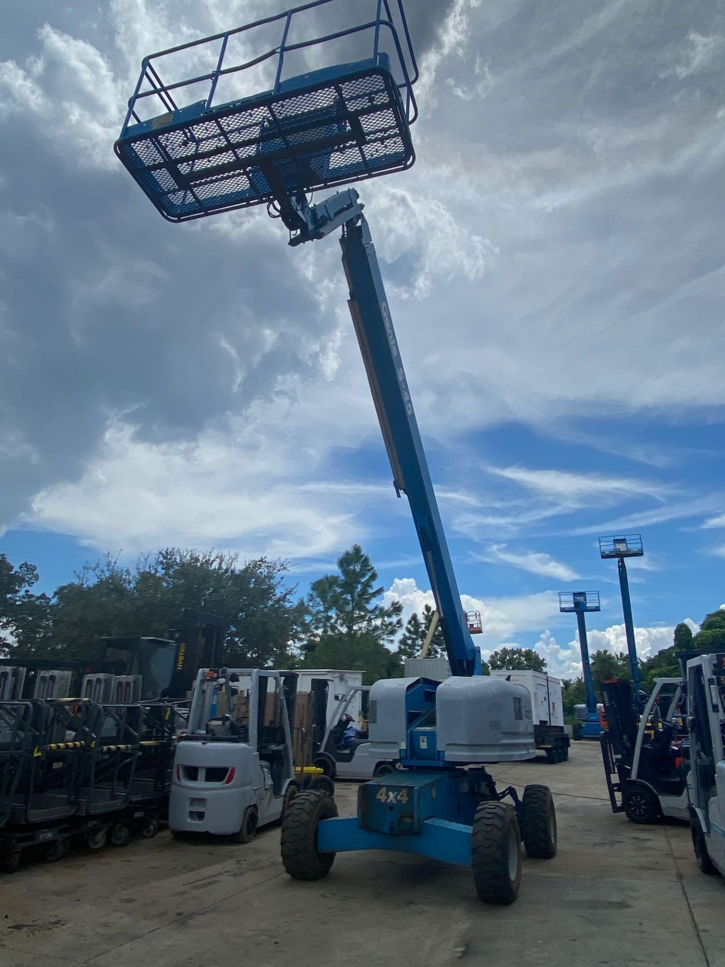 GENIE S-45 ARTICULATING DIESEL BOOM LIFT, 4x4, 45' PLATFORM HEIGHT, RUNS AND OPERATES - Image 12 of 12