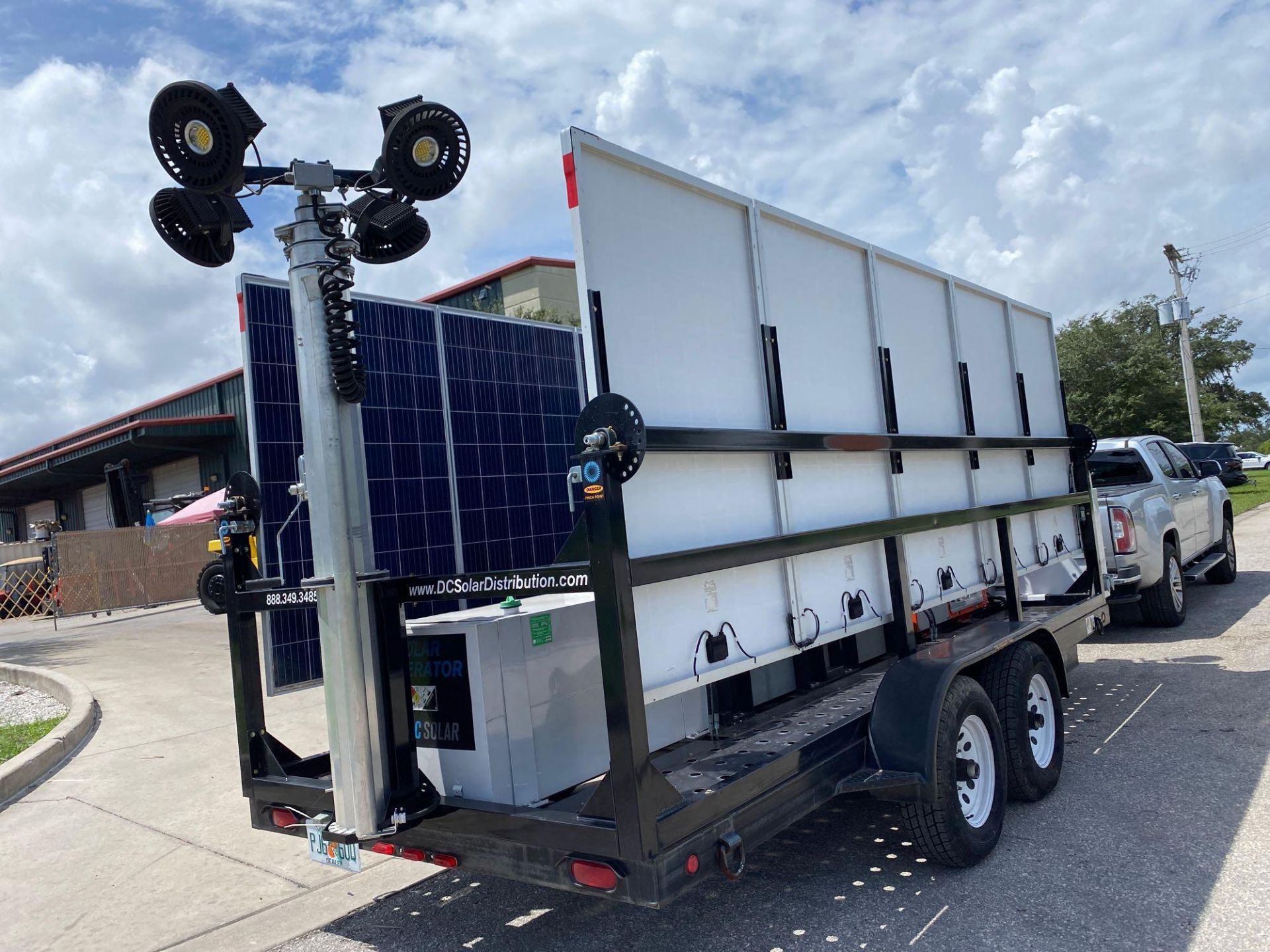 2015 MOBILE SOLAR POWER GENERATOR TRAILER, TEN 270 WATT SOLAR PANELS, KUBOTA 11KW DIESEL GEN - Image 29 of 40