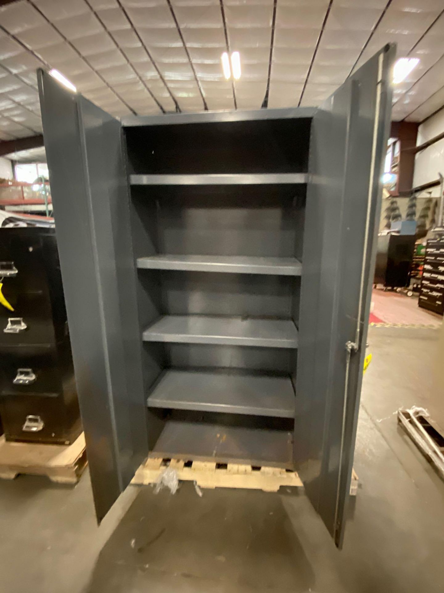 DURHAM INDUSTRIAL STORAGE CABINET - Image 3 of 10