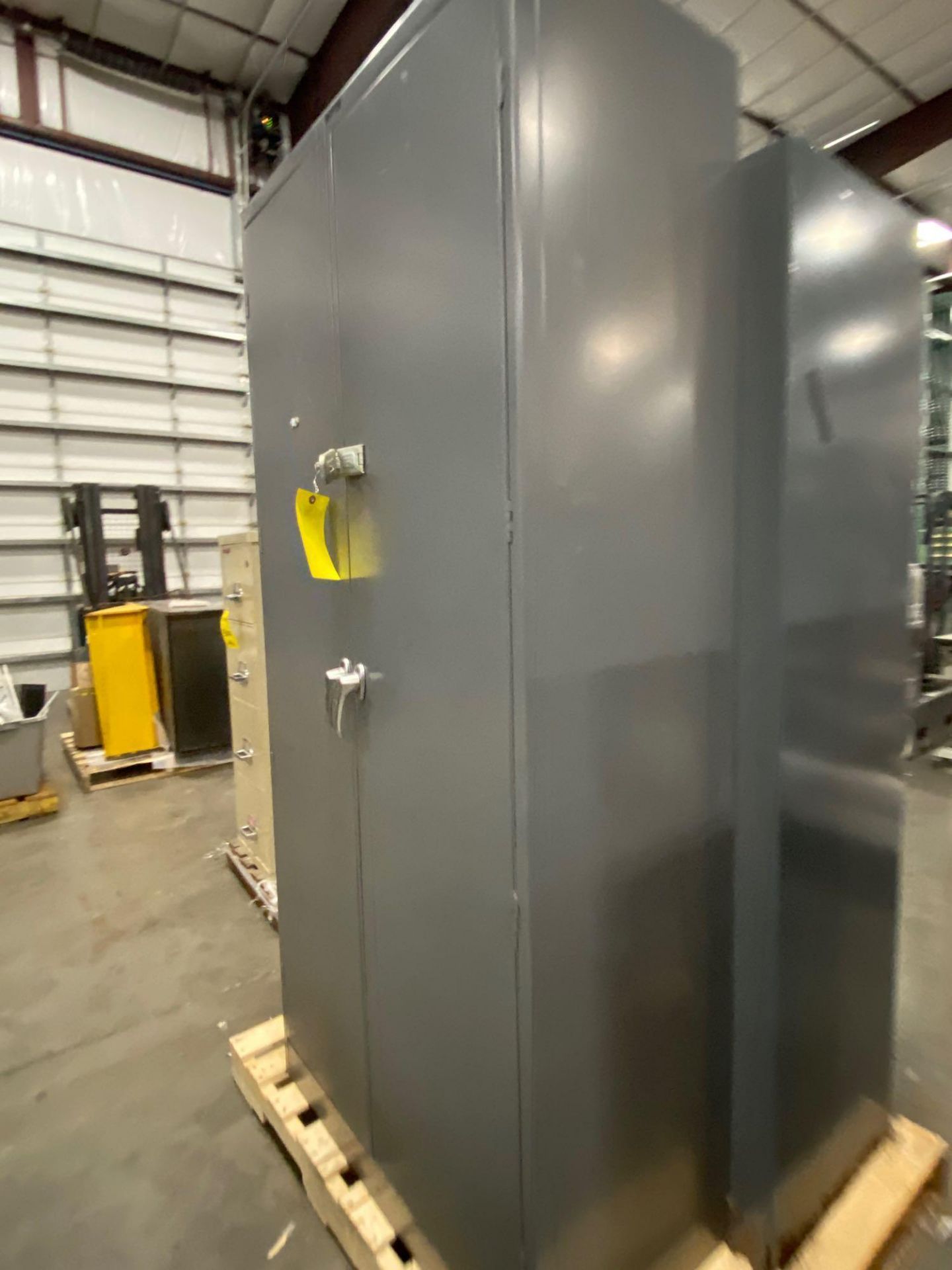 TENNSCO STEEL INDUSTRIAL STORAGE CABINET - Image 8 of 8