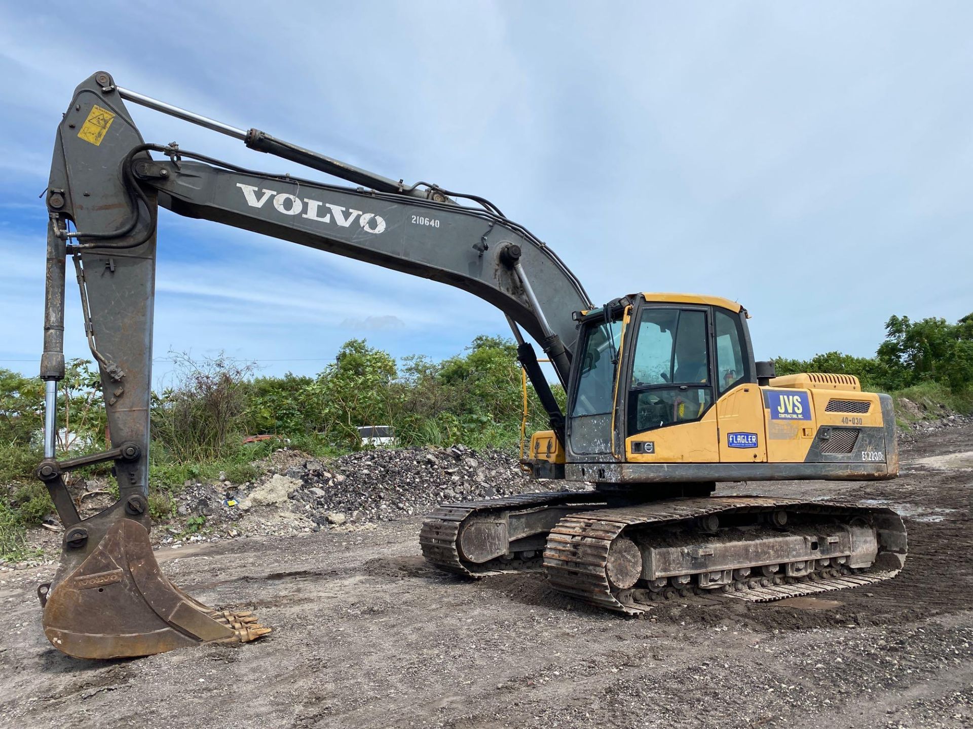 2014 VOLVO EC 220 DL CRAWLER EXCAVATOR, ENCLOSED CAB, 3RD VALVE/AUX. HYDRAULICS - Image 3 of 28