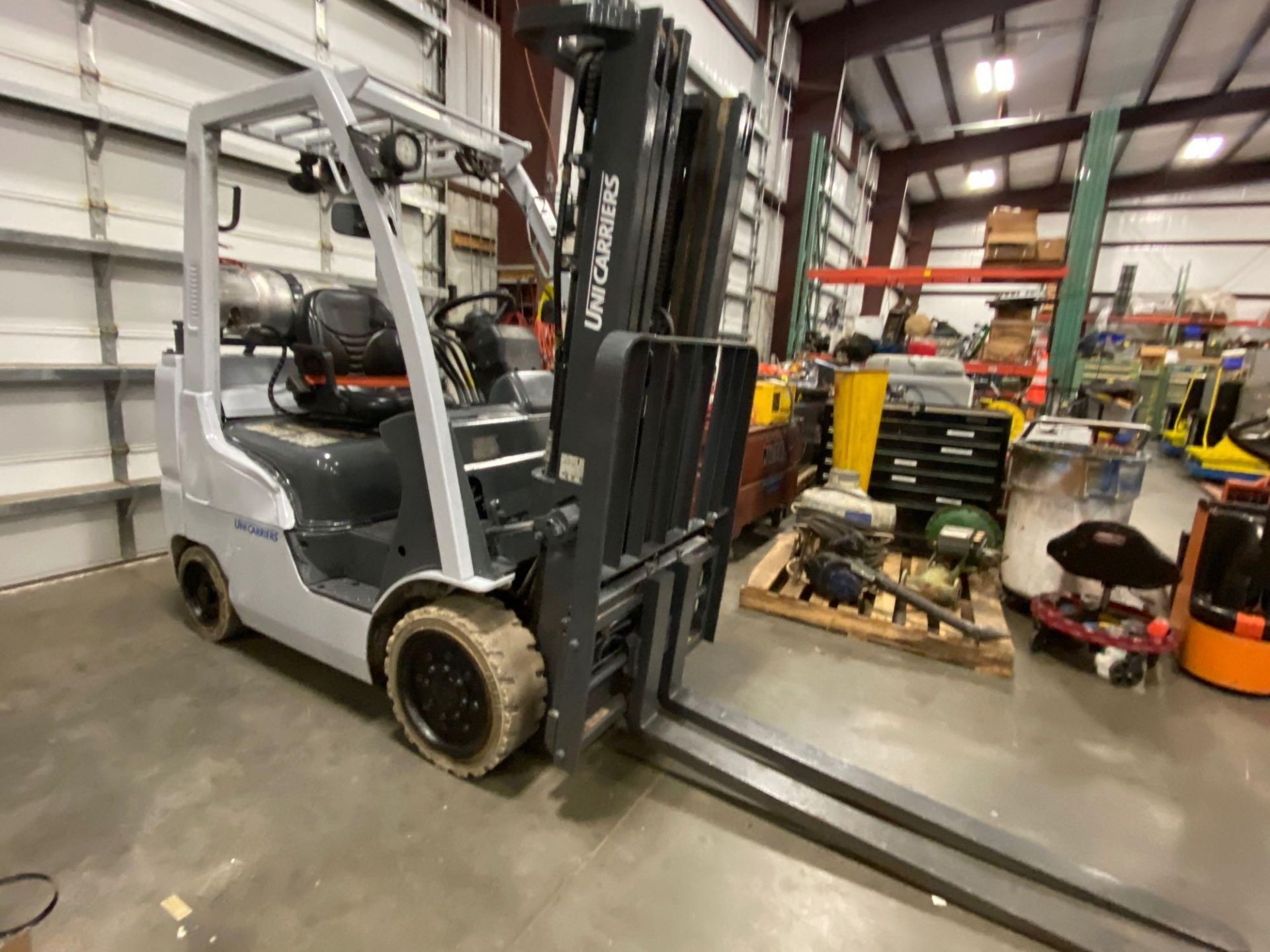 2015 UNICARRIERS AMERICA LP FORKLIFT MODEL MCP1F2A25LV, APPROX. 4,500 LB LIFT CAPACITY - Image 2 of 12