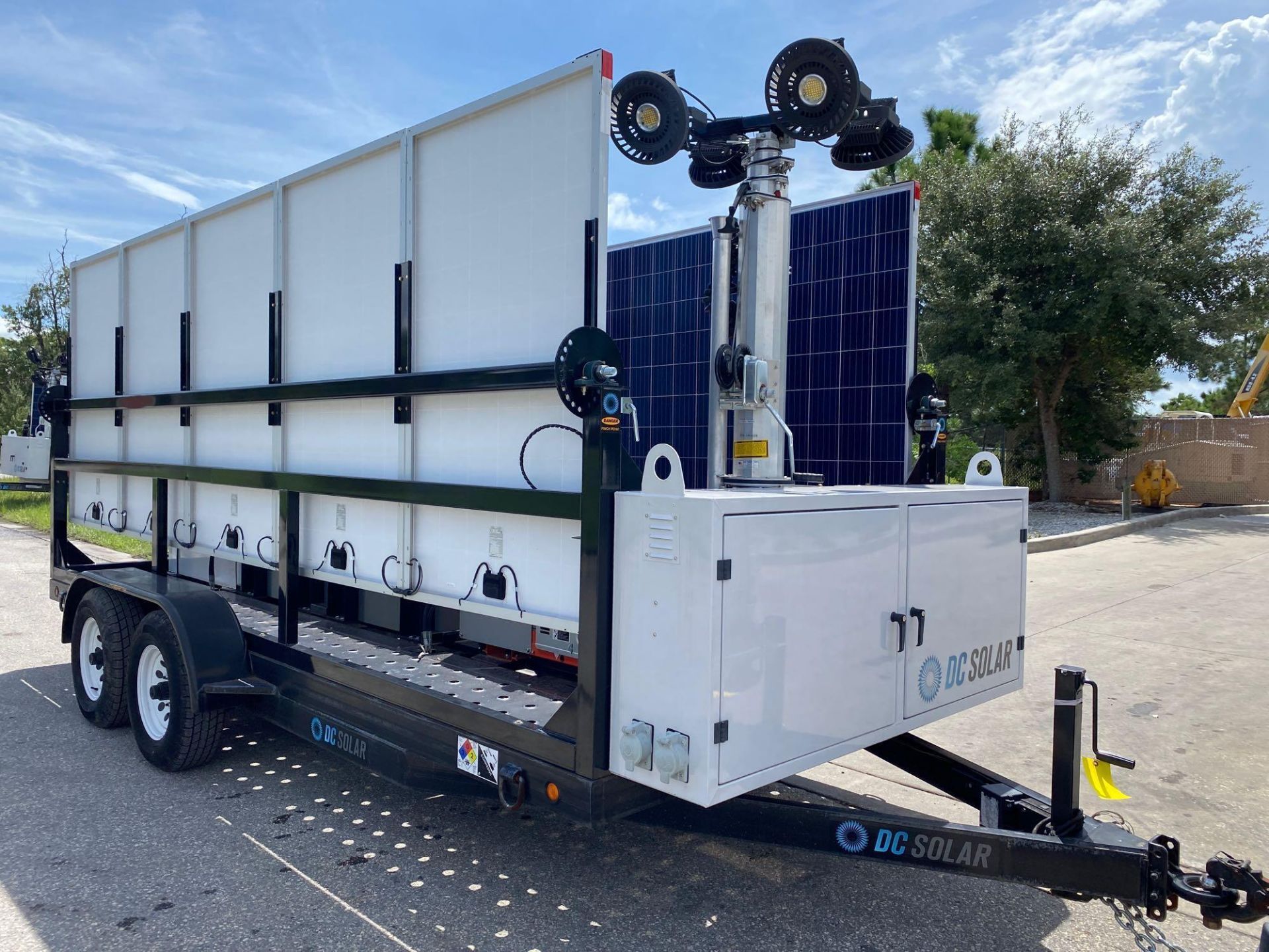 2015 MOBILE SOLAR POWER GENERATOR TRAILER, TEN 270 WATT SOLAR PANELS, KUBOTA 11KW DIESEL GEN - Image 17 of 40