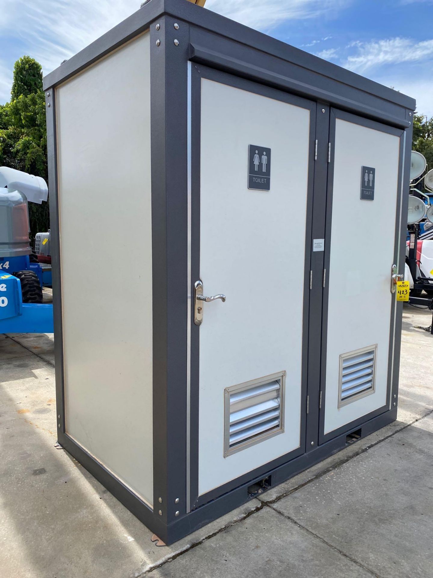 NEW/UNUSED DUAL STALL PORTABLE BATHROOM UNIT WITH ELECTRICAL HOOK UP AND PLUMBING, SINKS, LIGHTS - Image 3 of 9