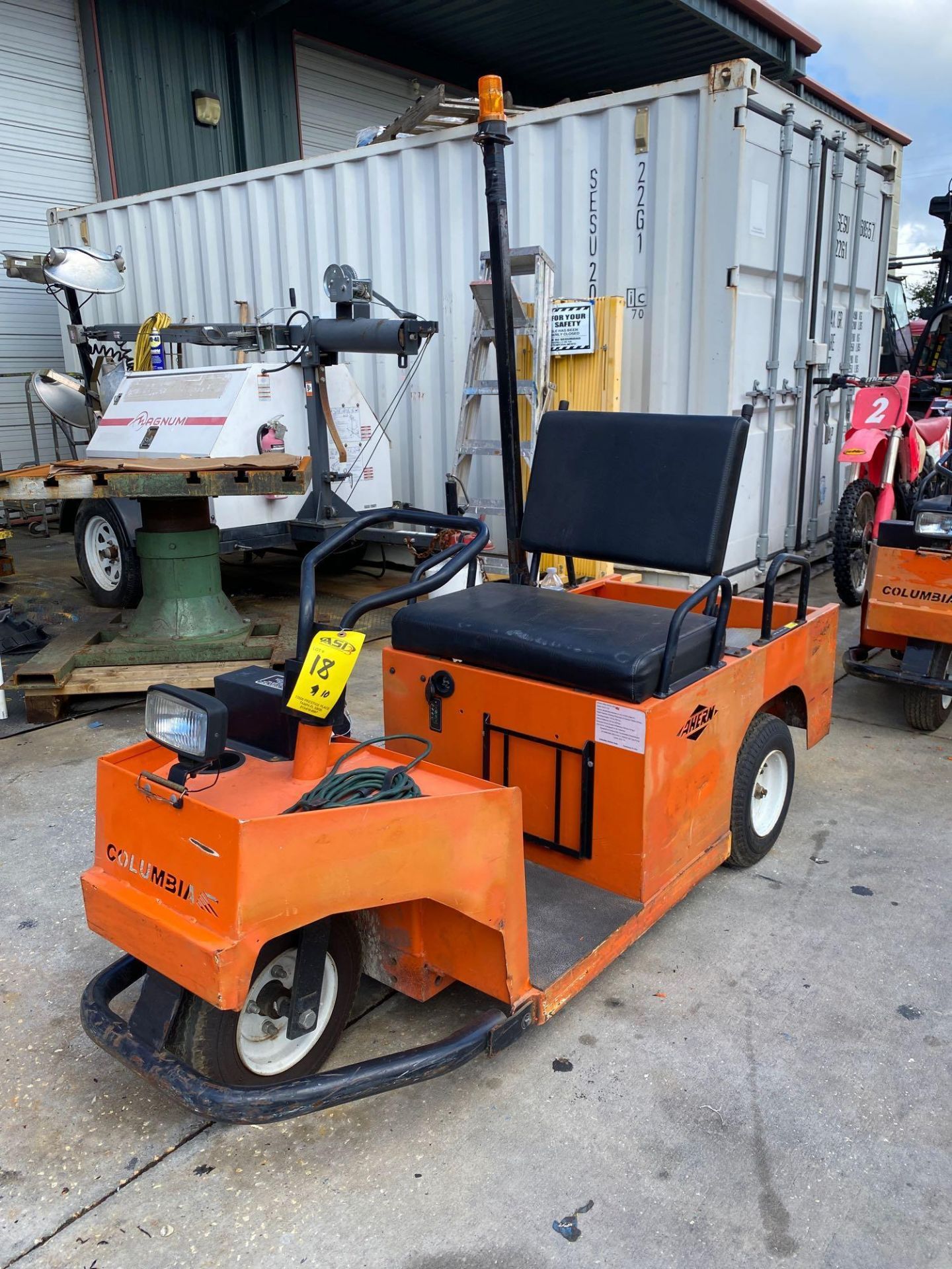 COLUMBIA ELECTRIC SHOP CART, BUILT IN BATTERY CHARGER, RUNS AND OPERATES