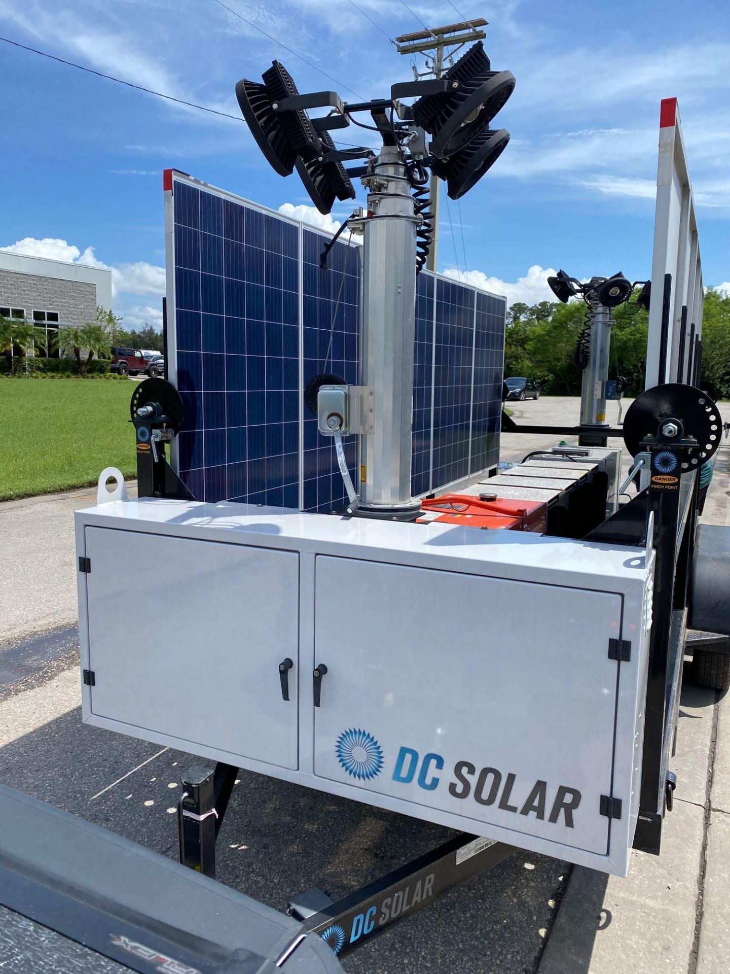 2015 MOBILE SOLAR POWER GENERATOR TRAILER, TEN 270 WATT SOLAR PANELS, KUBOTA 11KW DIESEL GEN - Image 5 of 40