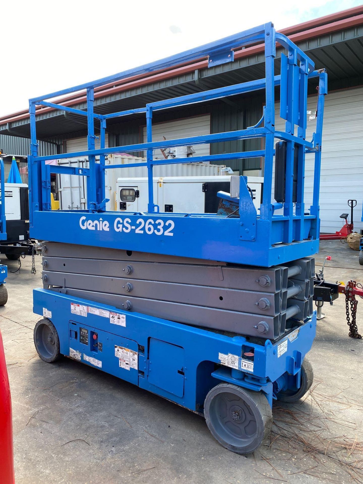 GENIE GS-2632 ELECTRIC SCISSOR LIFT, BUILT IN BATTERY CHARGER, 26' PLATFORM HEIGHT, SELF PROPELLED,