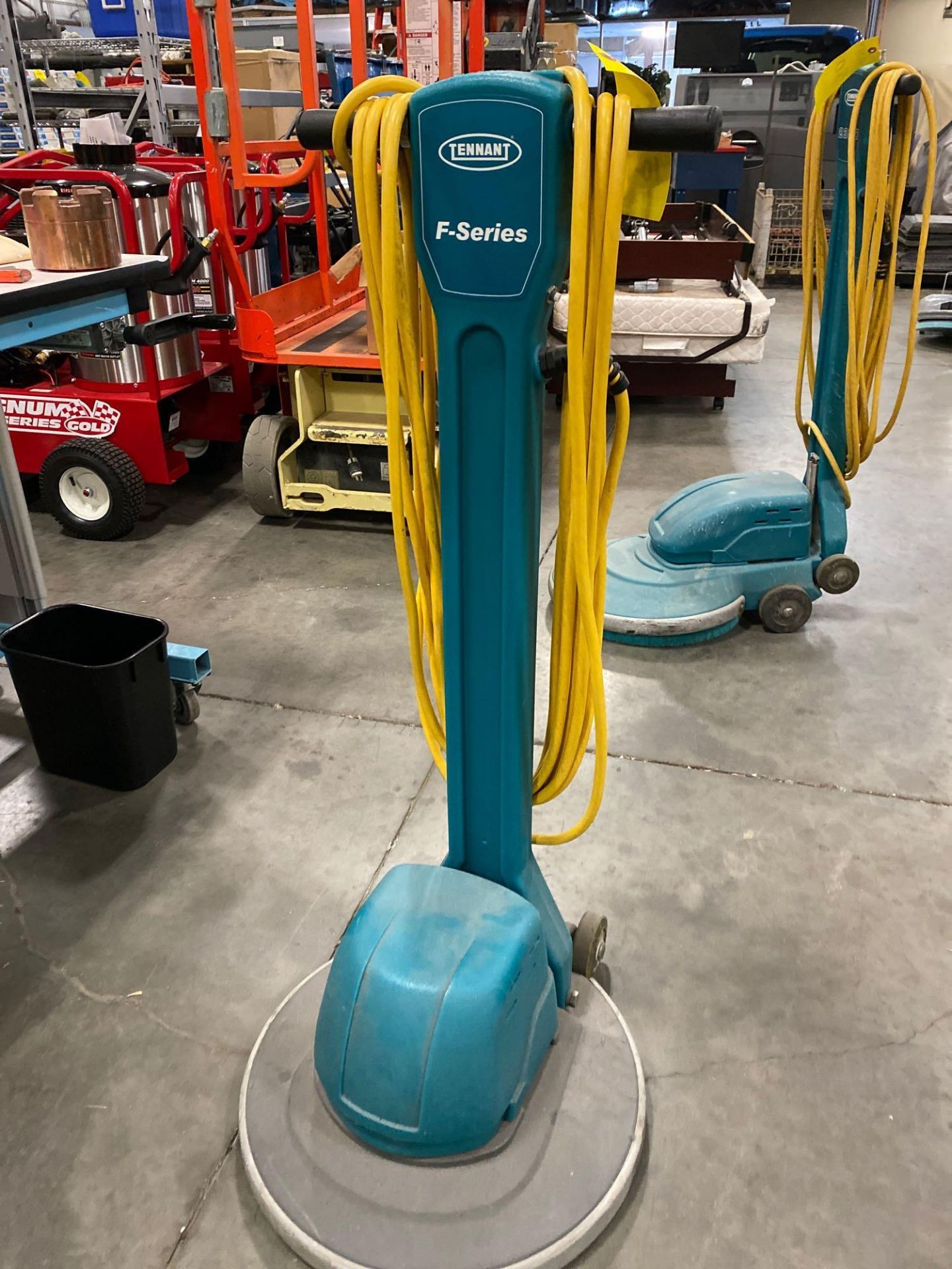 TENNANT F5 F-SERIES FLOOR POLISHER