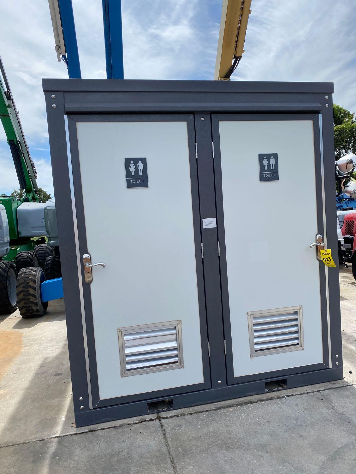 NEW/UNUSED DUAL STALL PORTABLE BATHROOM UNIT WITH ELECTRICAL HOOK UP AND PLUMBING, SINKS, LIGHTS - Image 2 of 9