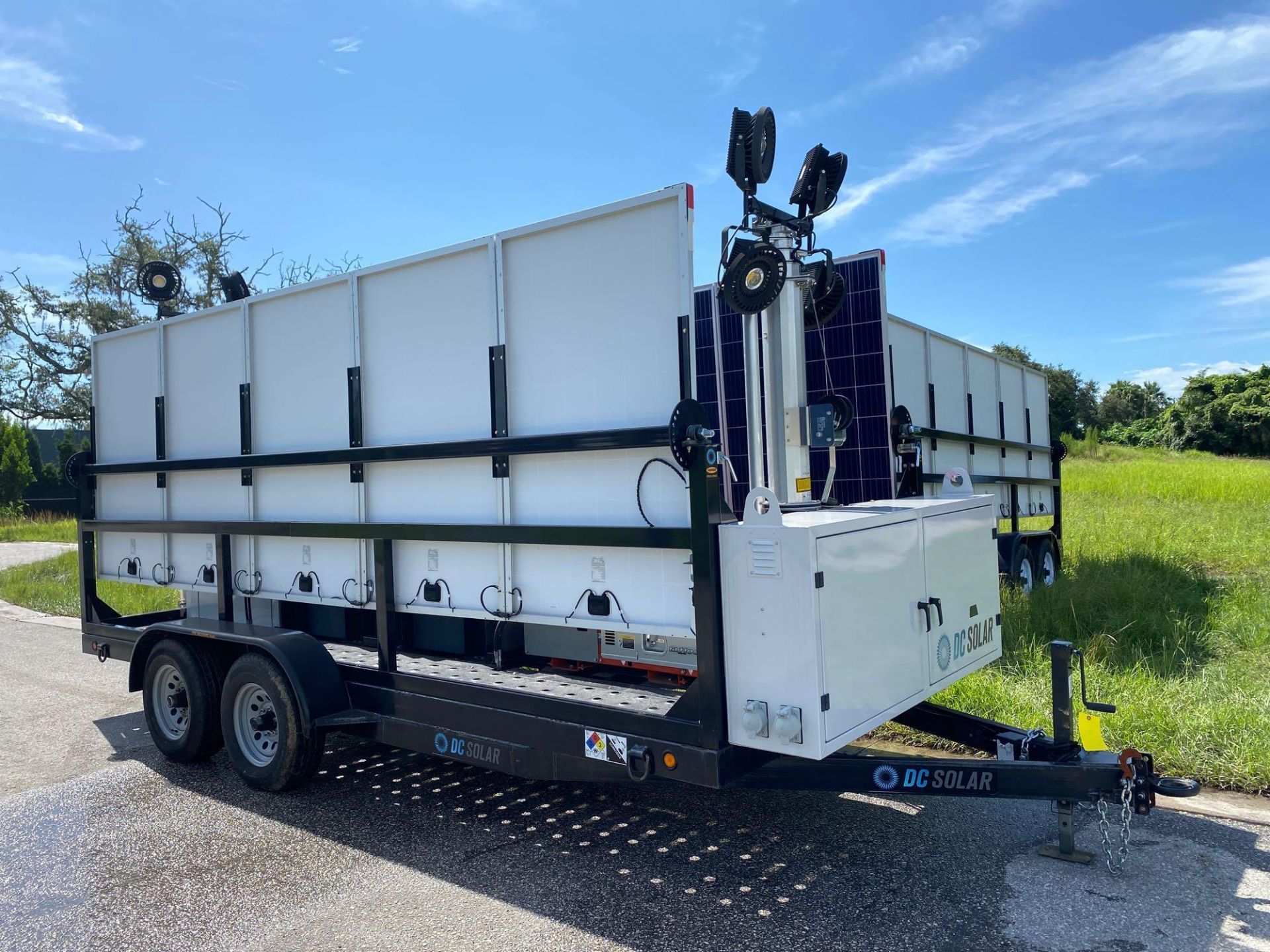 2015 MOBILE SOLAR POWER GENERATOR TRAILER, TEN 270 WATT SOLAR PANELS, KUBOTA 11KW DIESEL GEN - Image 6 of 36