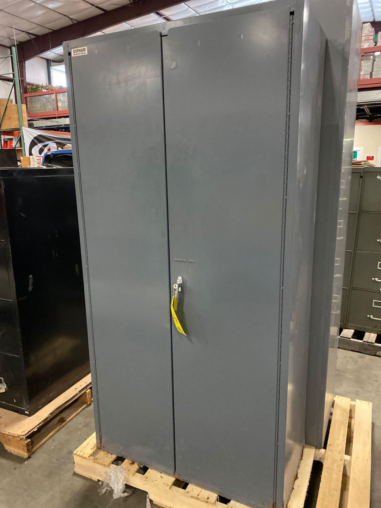 DURHAM INDUSTRIAL STORAGE CABINET - Image 2 of 10