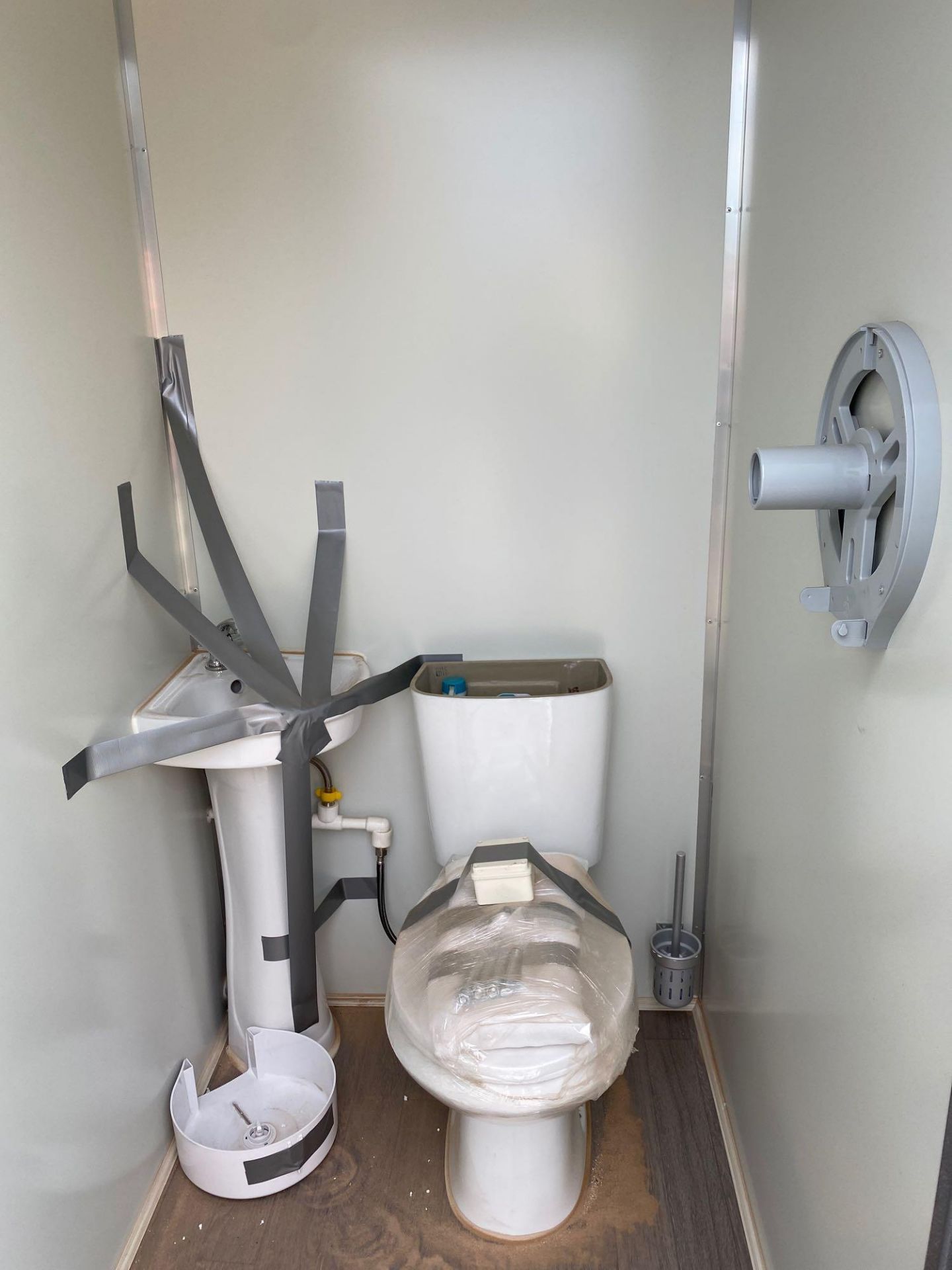 NEW/UNUSED DUAL STALL PORTABLE BATHROOM UNIT WITH ELECTRICAL HOOK UP AND PLUMBING, SINKS, LIGHTS - Image 9 of 9