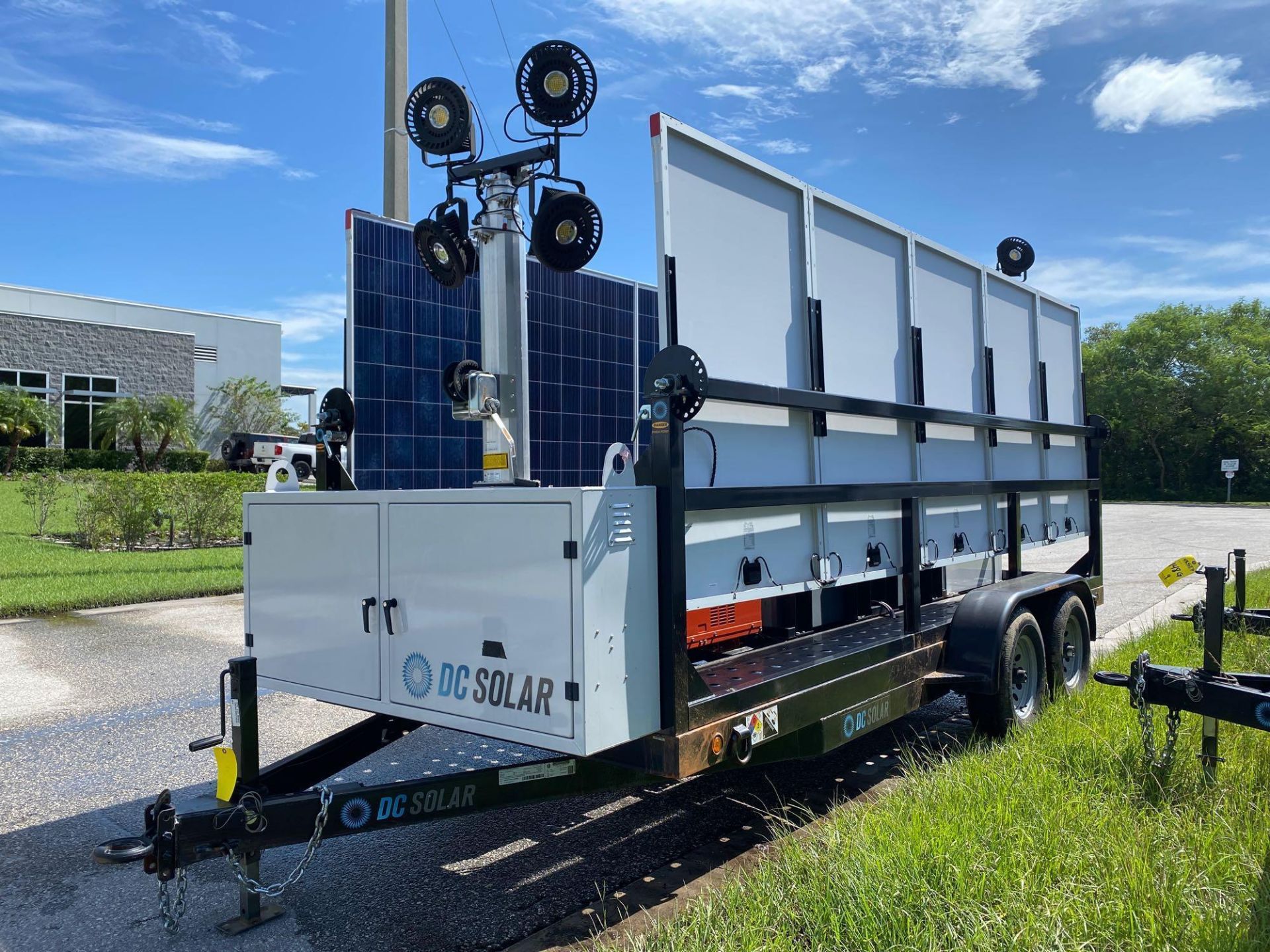 2015 MOBILE SOLAR POWER GENERATOR TRAILER, TEN 270 WATT SOLAR PANELS, KUBOTA 11KW DIESEL GEN