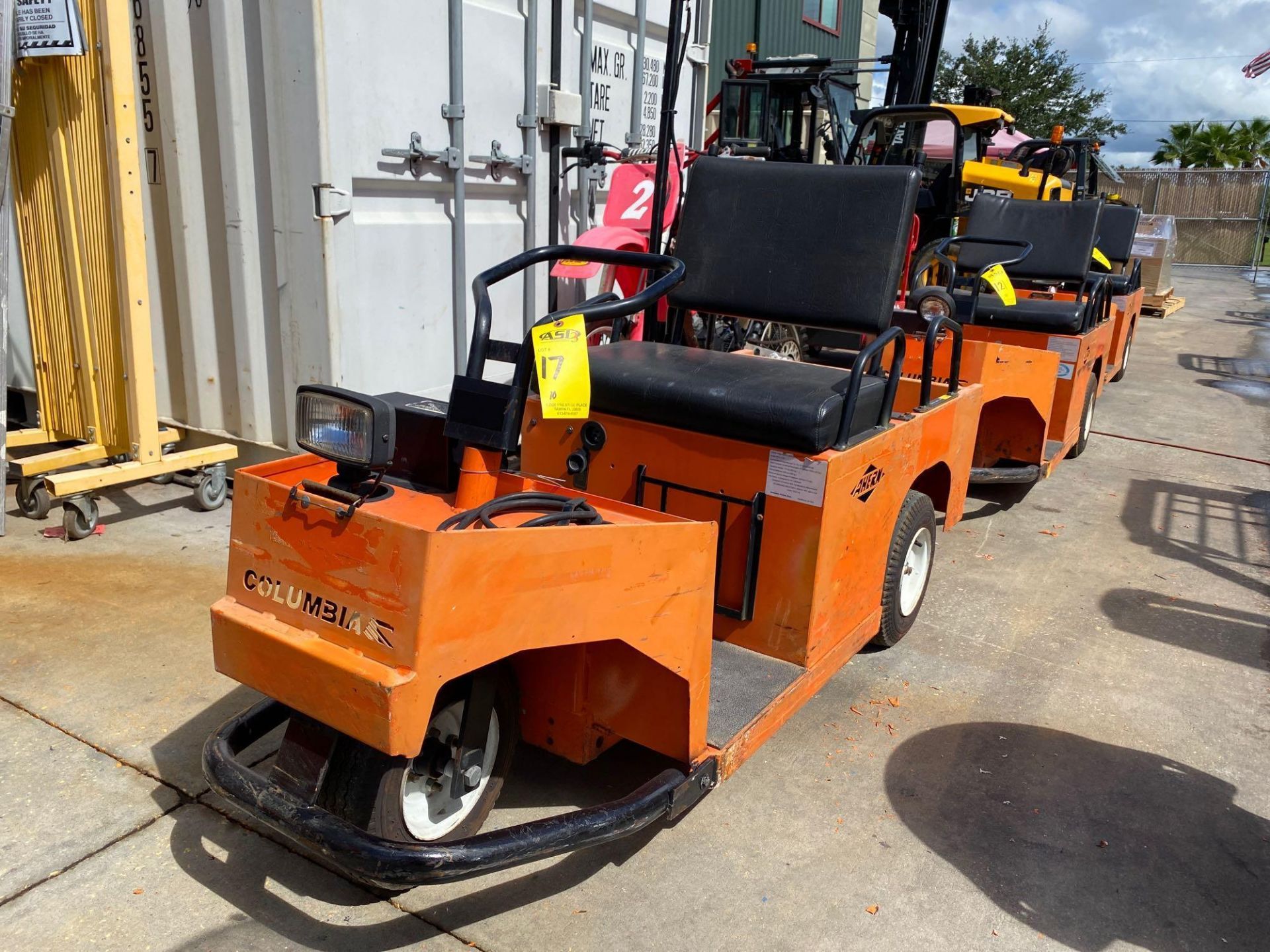 COLUMBIA ELECTRIC SHOP CART, BUILT IN BATTERY CHARGER, RUNS AND OPERATES