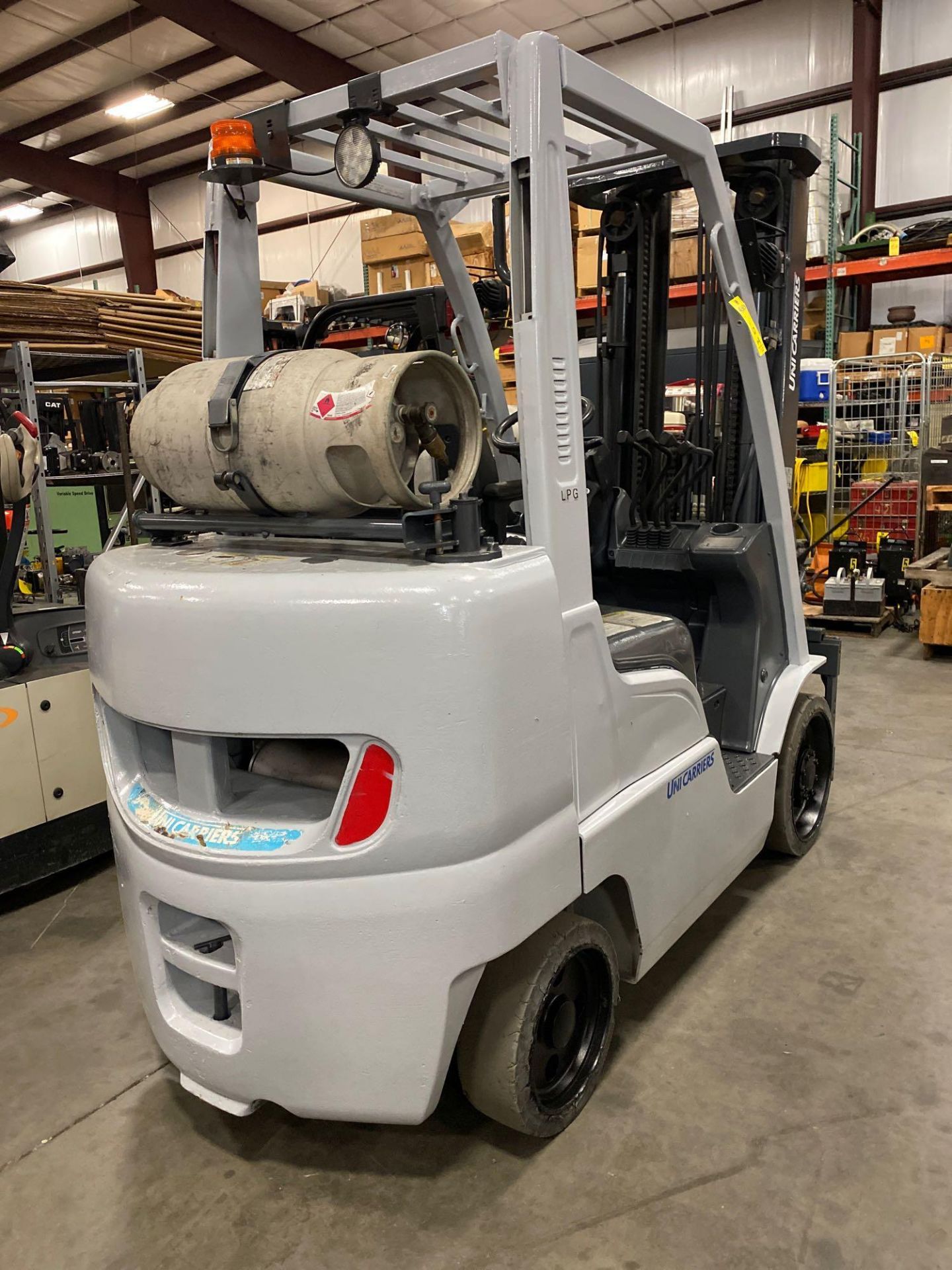 2014 UNICARRIERS LP FORKLIFT MODEL MCUG1F2F30LV, APPROX. 6,000 LB CAPACITY - Image 2 of 10