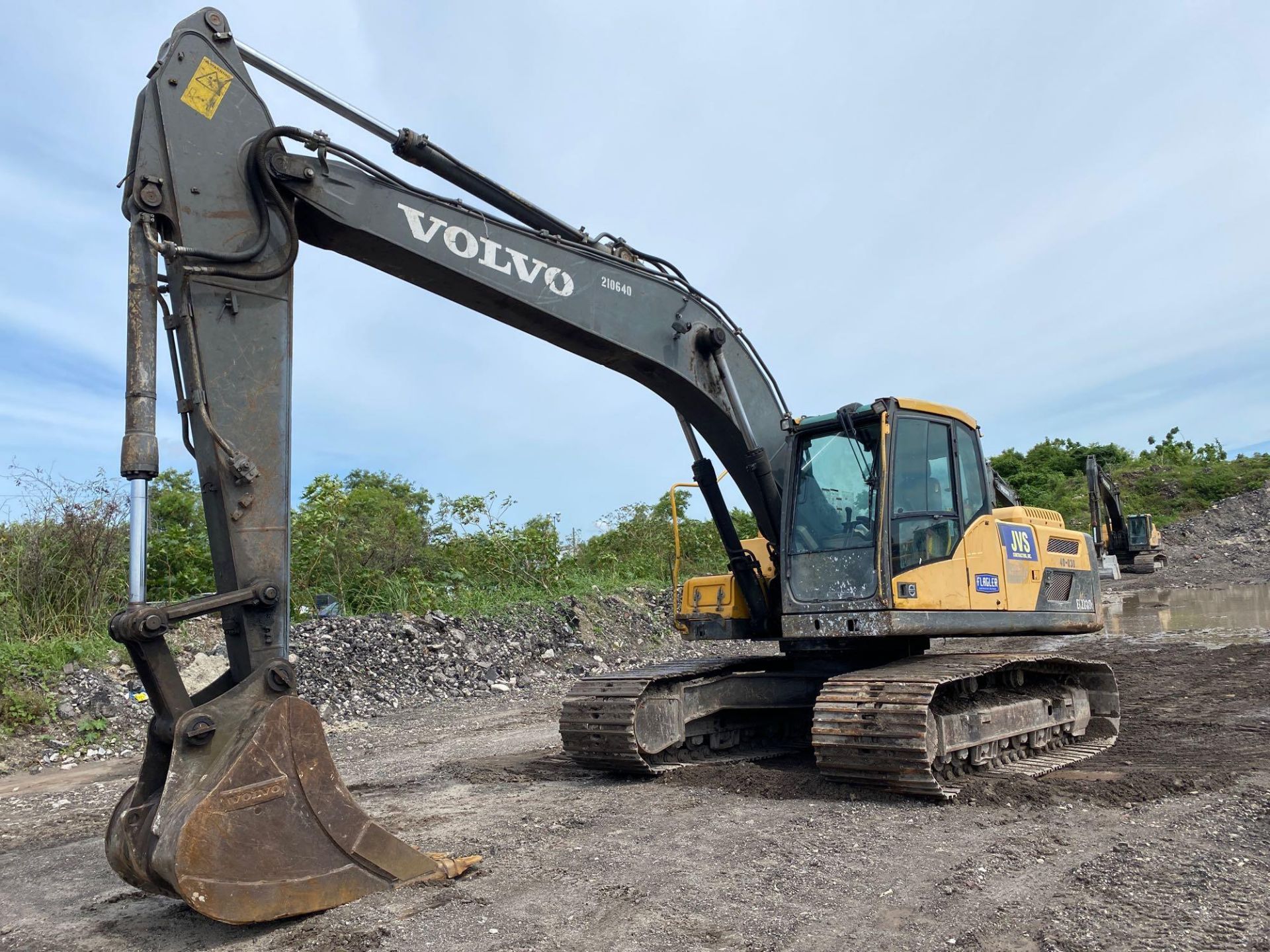 2014 VOLVO EC 220 DL CRAWLER EXCAVATOR, ENCLOSED CAB, 3RD VALVE/AUX. HYDRAULICS - Image 2 of 28