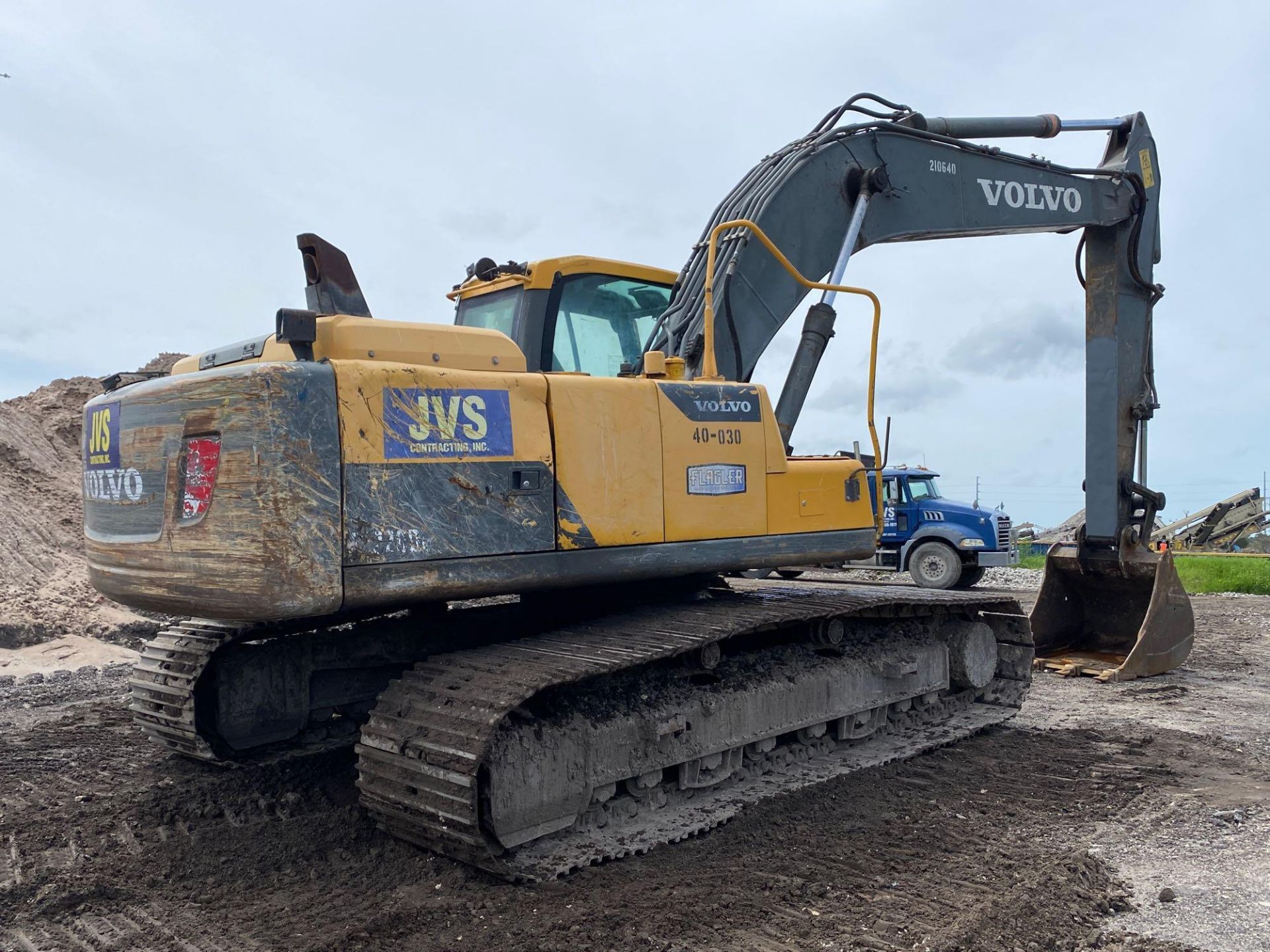 2014 VOLVO EC 220 DL CRAWLER EXCAVATOR, ENCLOSED CAB, 3RD VALVE/AUX. HYDRAULICS - Image 7 of 28