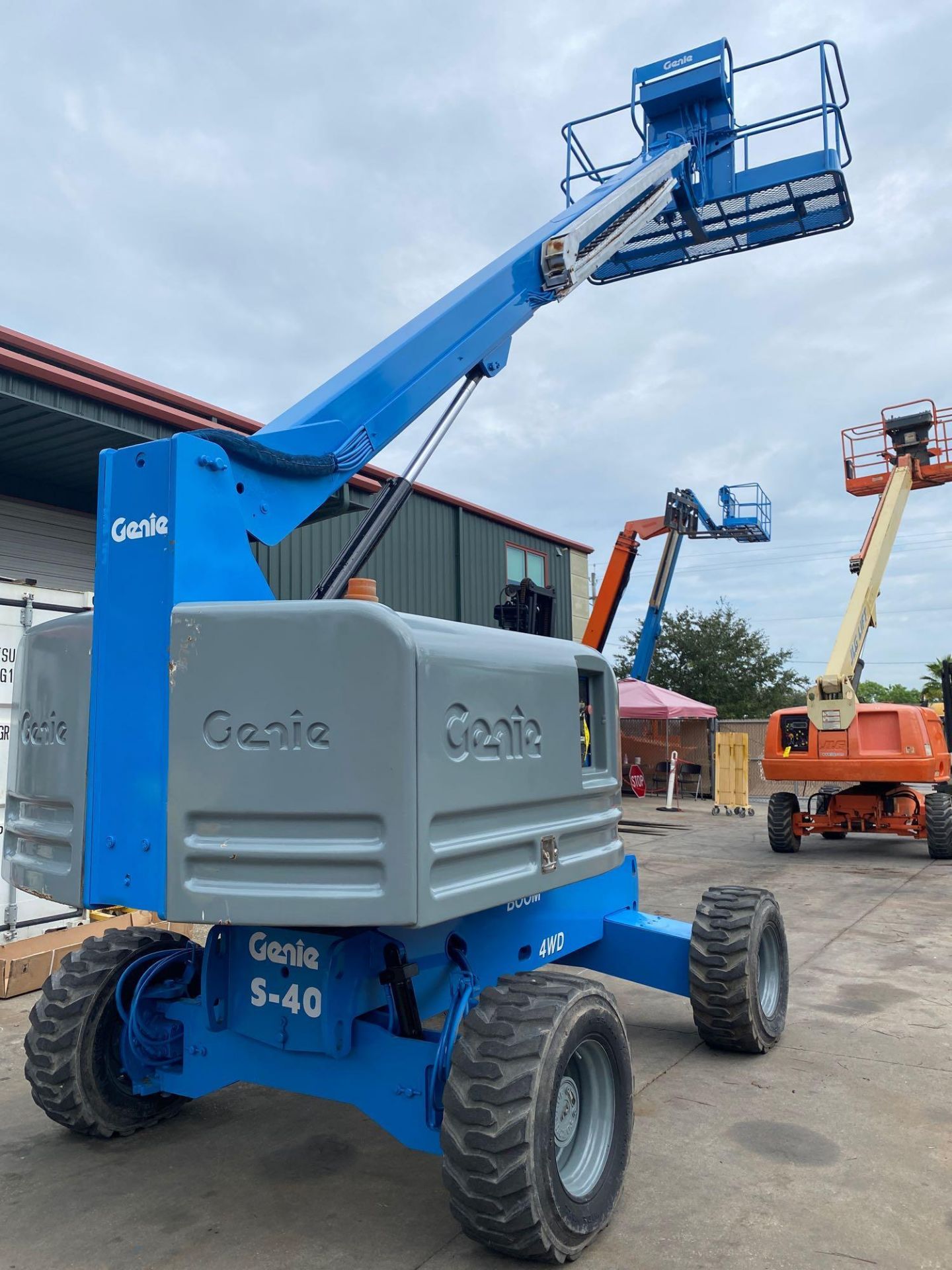 GENIE S-40 DIESEL BOOM LIFT, 4x4, 40' PLATFORM HEIGHT, RUNS AND OPERATES