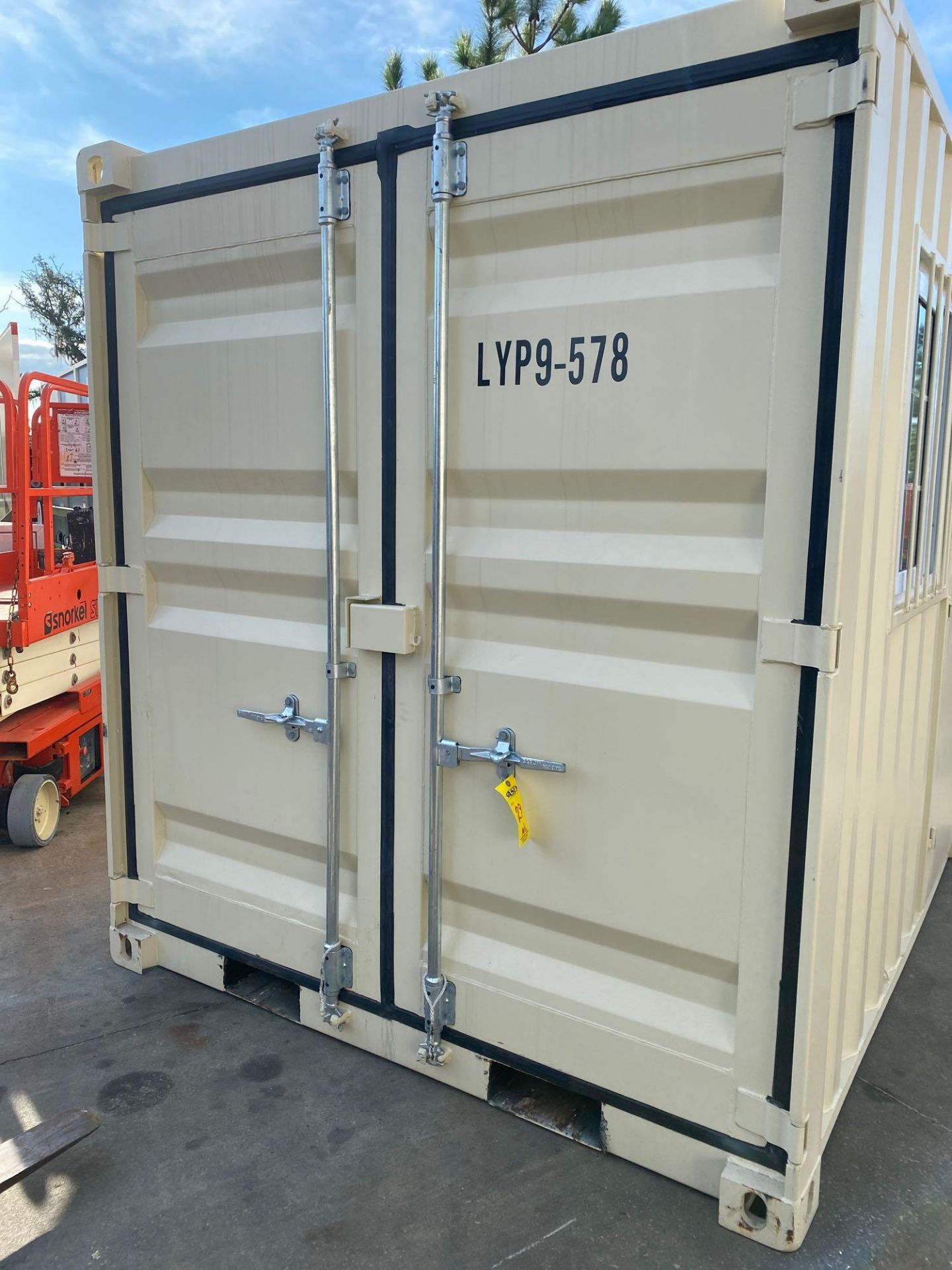 UNUSED 9' CONTAINER/PORTABLE OFFICE WITH WINDOW AND SIDE DOOR ENTRANCE (LOCKING), FORKLIFT POCKETS - Image 8 of 8