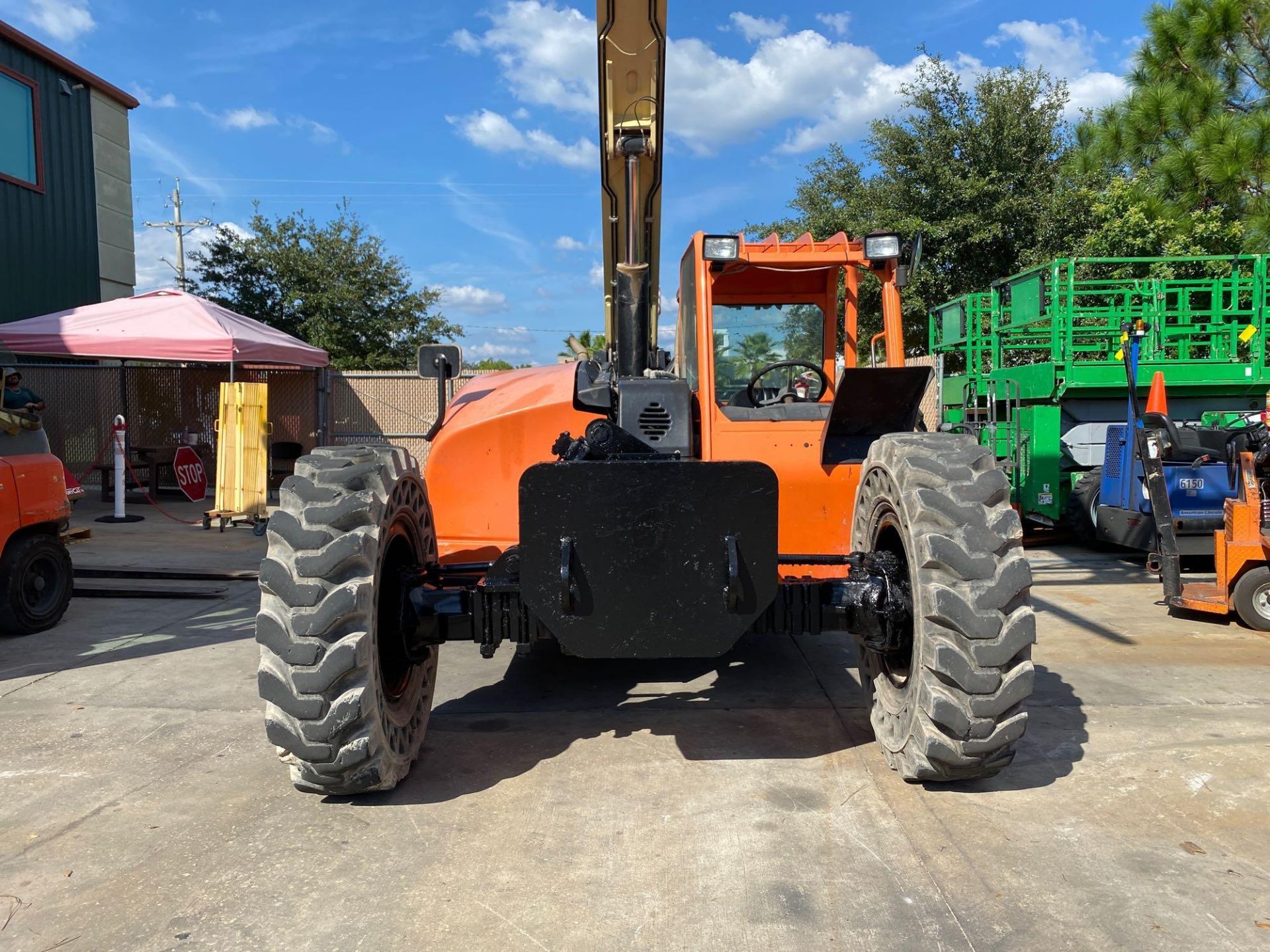 2013 JLG TELESCOPIC FORKLIFT MODEL G9-43A, DIESEL, 4X4,9,000LB CAPACITY, 43' REACH,  RUN FLAT TIRES, - Image 7 of 13