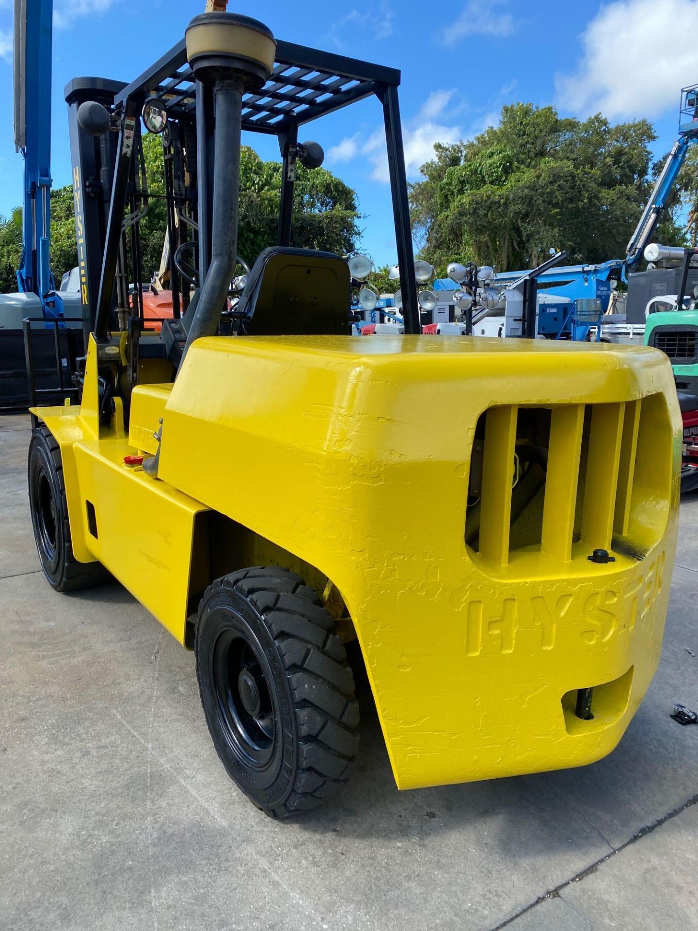 HYSTER H10XL2 10,000 LB CAPACITY FORKLIFT, 136" HEIGHT CAPACITY, GAS, TILT, SIDE SHIFT, HYDRAULIC FO - Image 4 of 9