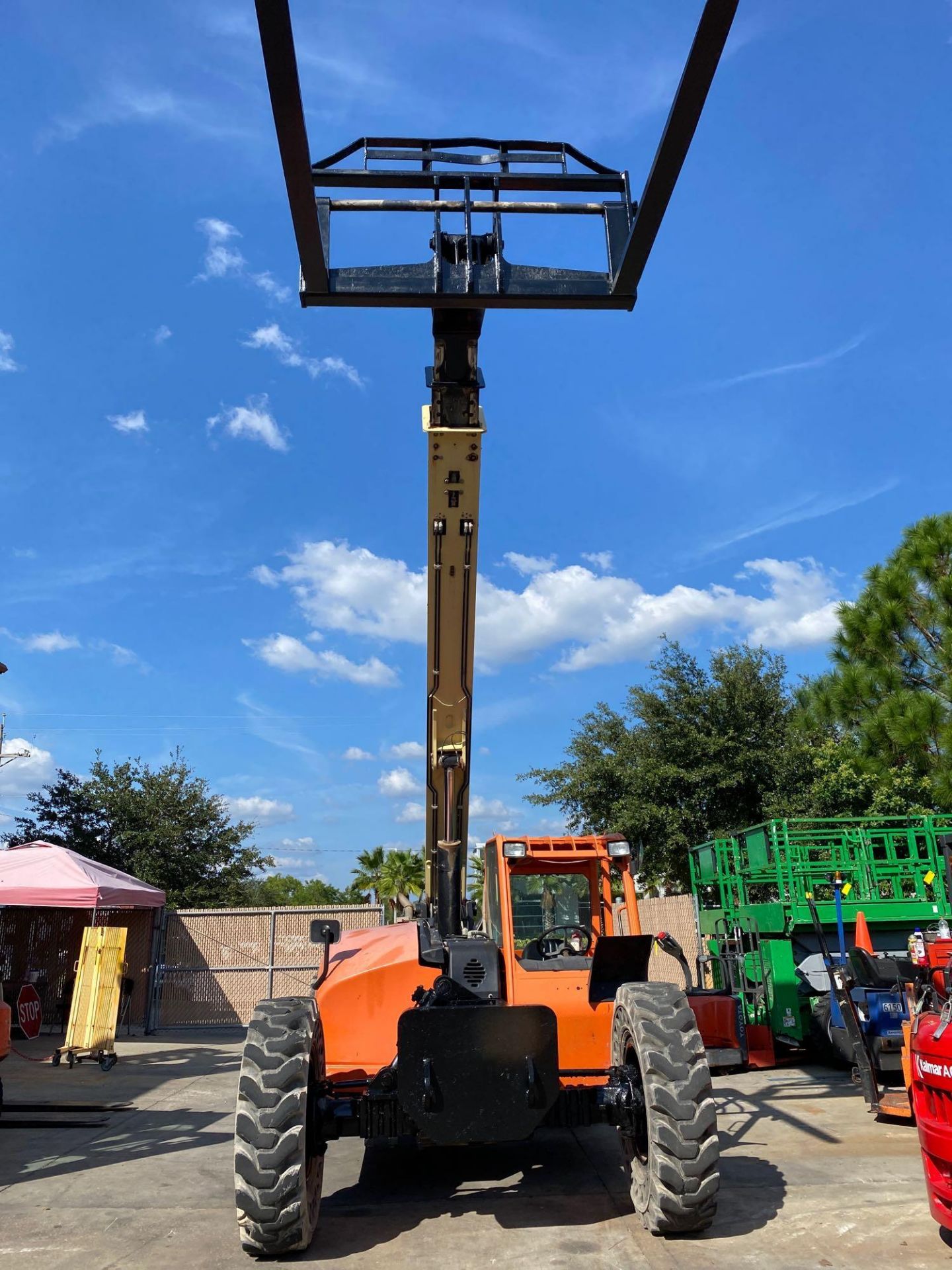 2013 JLG TELESCOPIC FORKLIFT MODEL G9-43A, DIESEL, 4X4,9,000LB CAPACITY, 43' REACH,  RUN FLAT TIRES, - Image 8 of 13