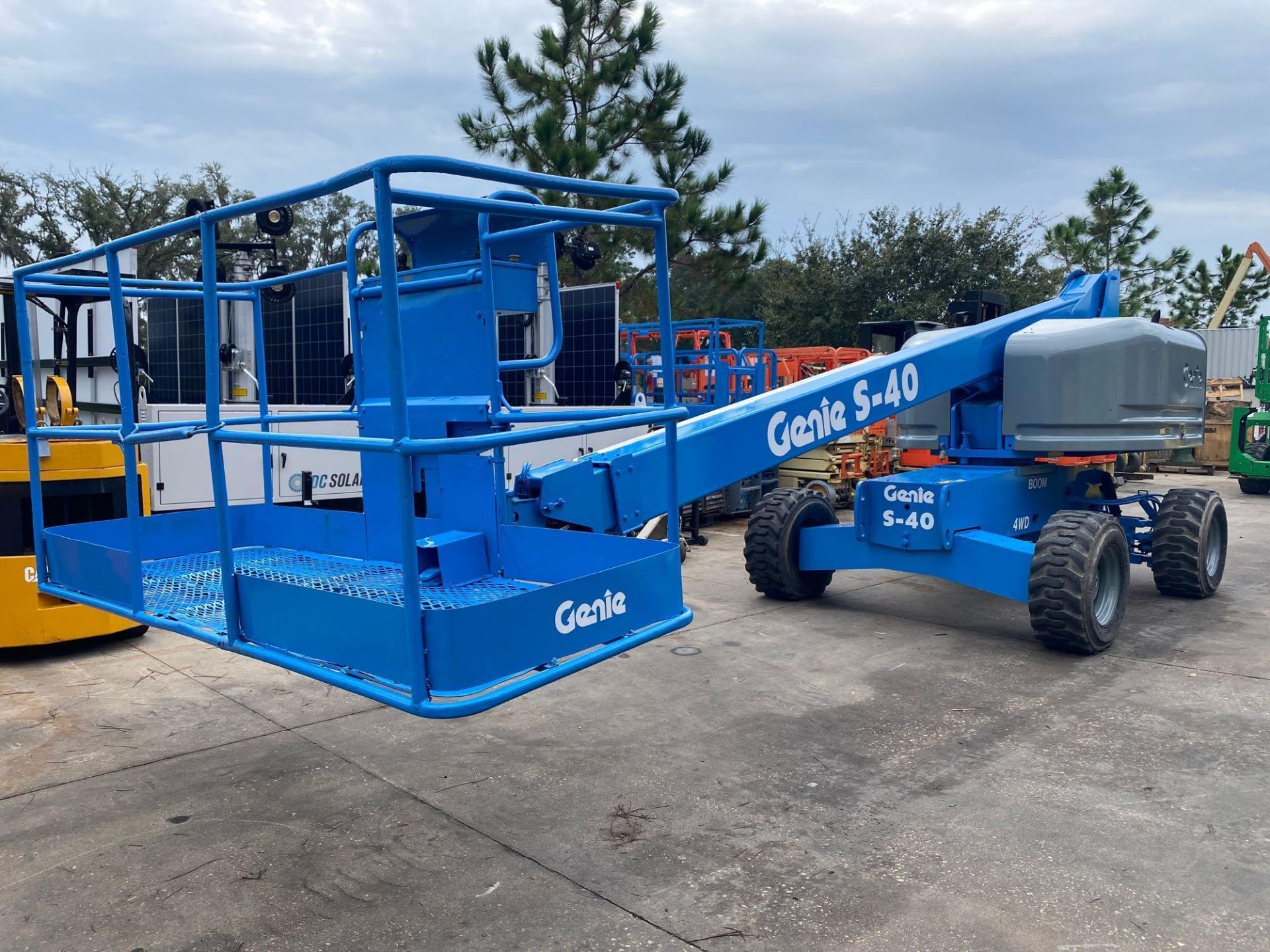 GENIE S-40 DIESEL BOOM LIFT, 4x4, 40' PLATFORM HEIGHT, RUNS AND OPERATES - Image 2 of 11