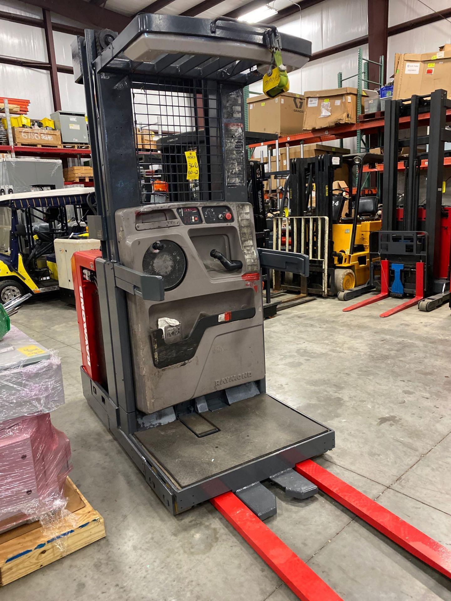 RAYMOND ELECTRIC ORDER PICKER MODEL EASI-OPC30TT, 3,000 LB CAPACITY, 204" HEIGHT CAP, 24V, RUNS AND - Image 4 of 8