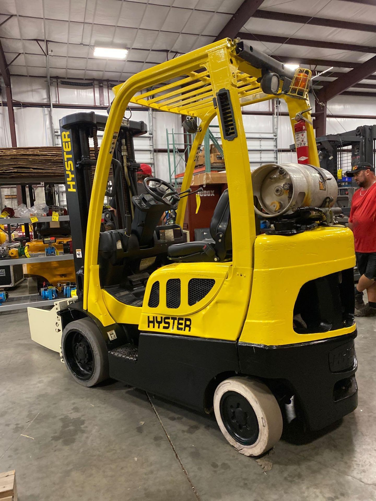 HYSTER LP FORKLIFT MODEL S40FT, 4,000 LB CAPACITY, 189" HEIGHT CAPACITY, TILT, CASCADE CLAMP ATTACH - Image 3 of 8