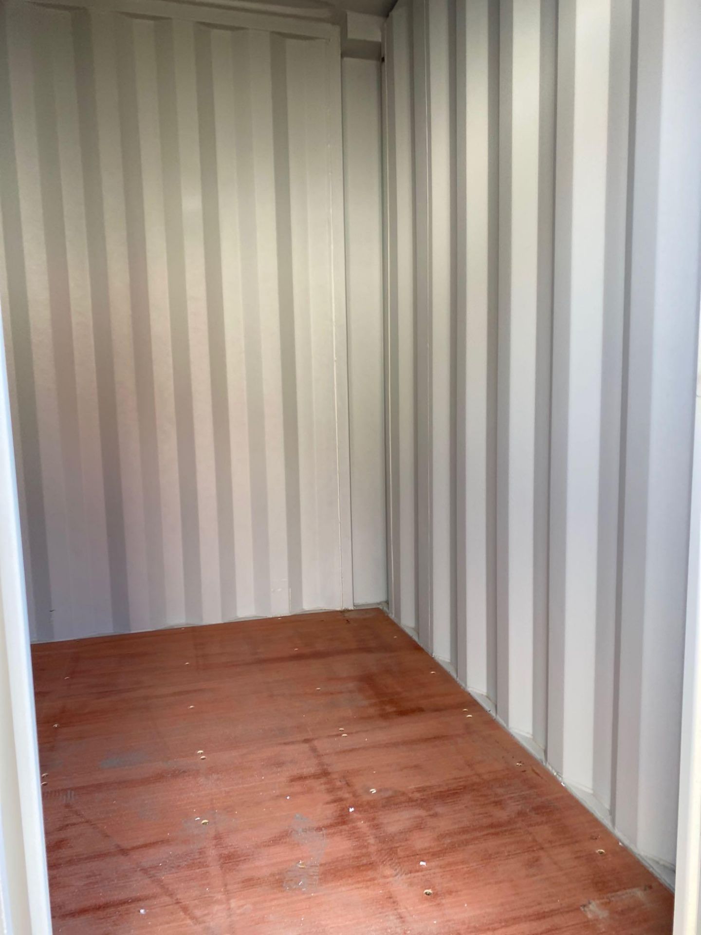 UNUSED 9' CONTAINER/PORTABLE OFFICE WITH WINDOW AND SIDE DOOR ENTRANCE (LOCKING), FORKLIFT POCKETS - Image 5 of 8