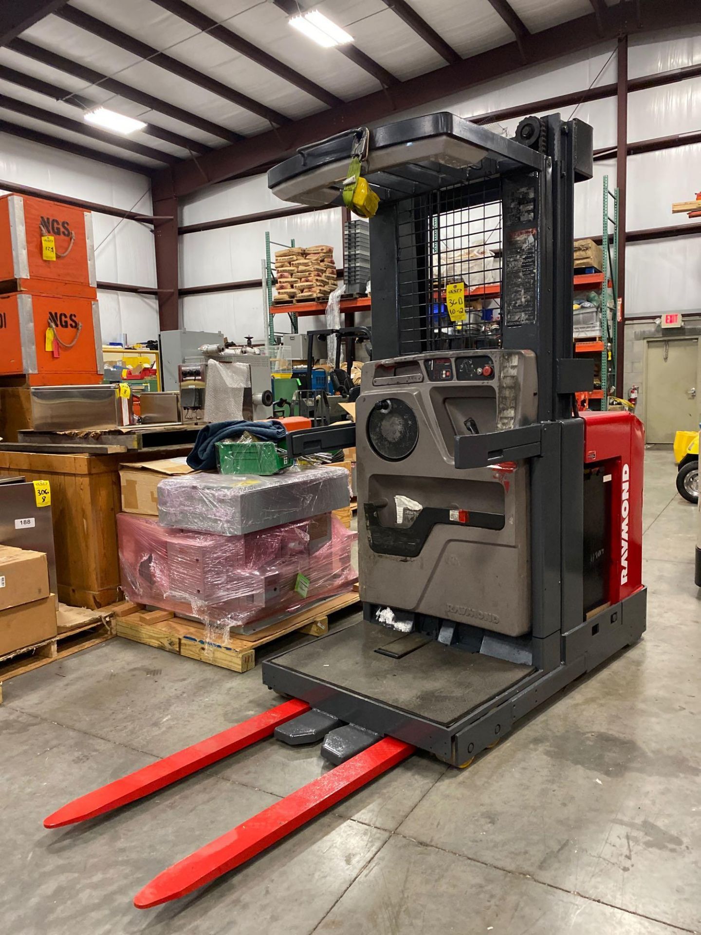 RAYMOND ELECTRIC ORDER PICKER MODEL EASI-OPC30TT, 3,000 LB CAPACITY, 204" HEIGHT CAP, 24V, RUNS AND - Image 2 of 8