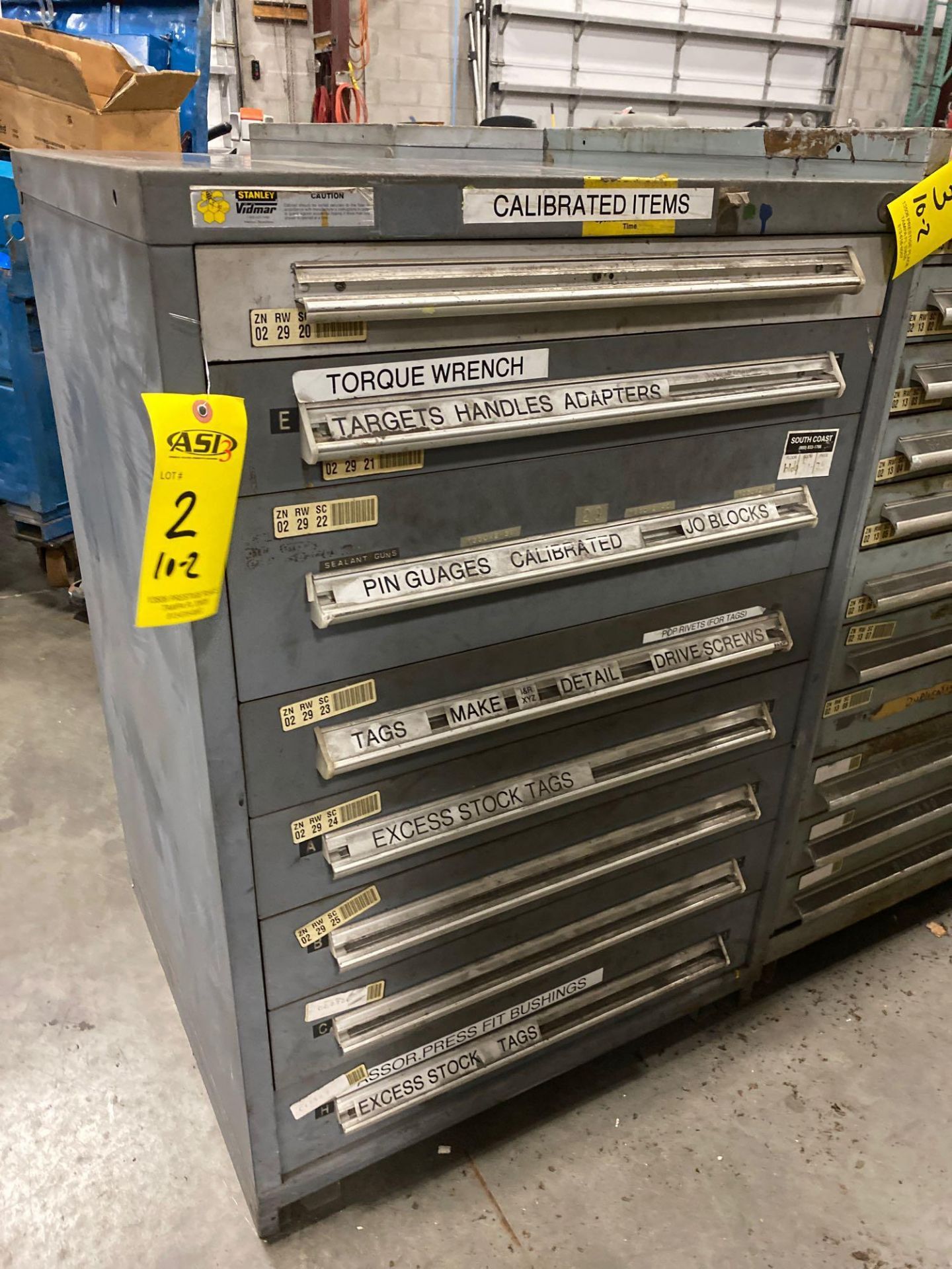8 DRAWER STANLEY VIDMAR INDUSTRIAL PARTS CABINET/TOOL BOX