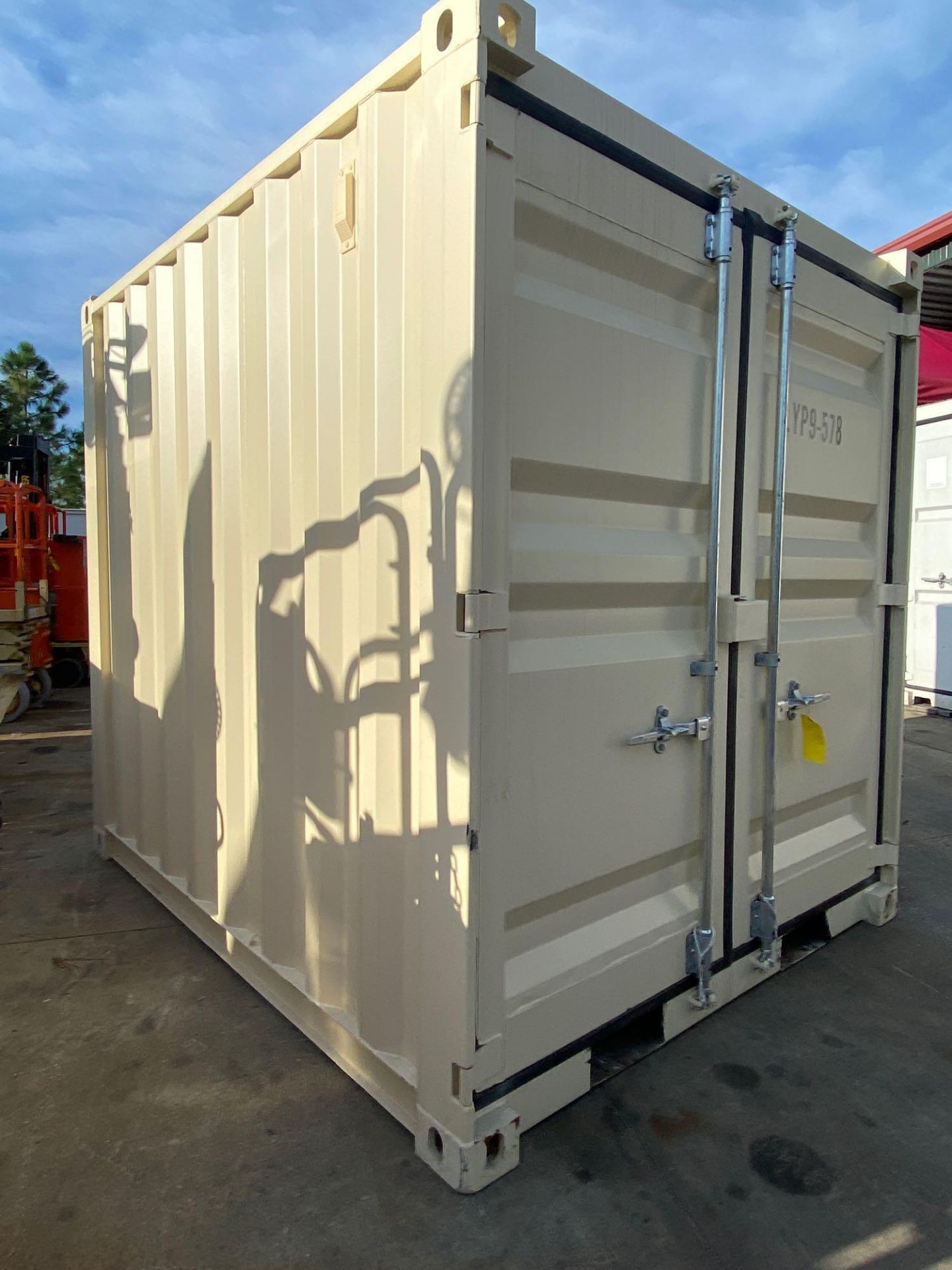 UNUSED 9' CONTAINER/PORTABLE OFFICE WITH WINDOW AND SIDE DOOR ENTRANCE (LOCKING), FORKLIFT POCKETS - Image 2 of 8
