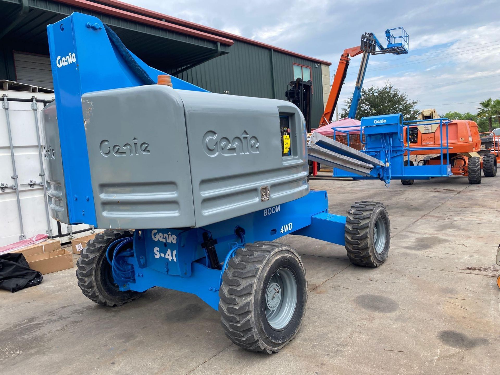 GENIE S-40 DIESEL BOOM LIFT, 4x4, 40' PLATFORM HEIGHT, RUNS AND OPERATES - Image 7 of 11