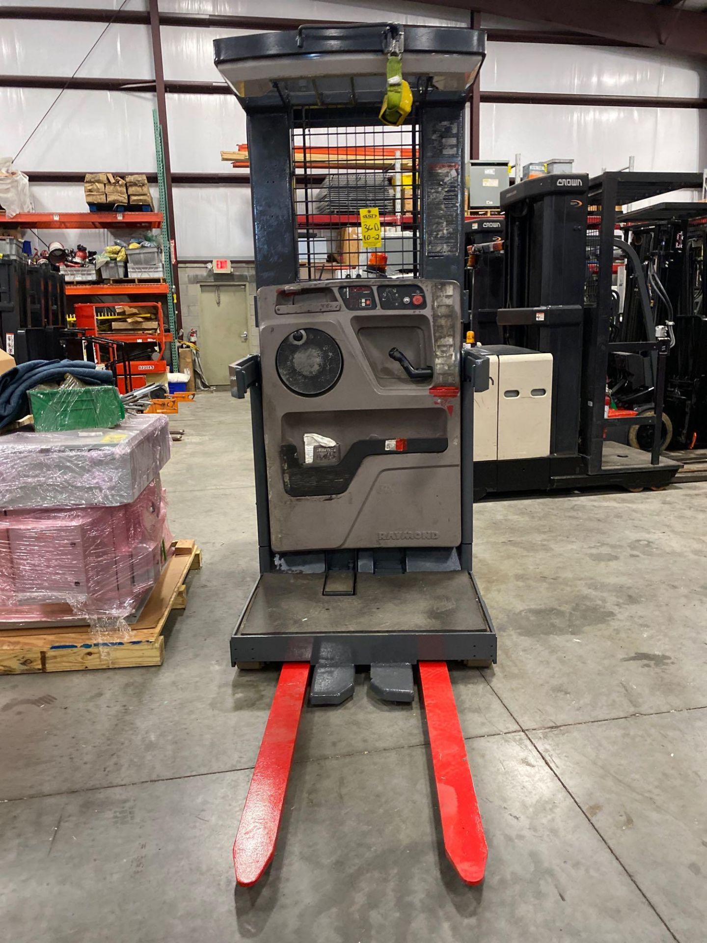 RAYMOND ELECTRIC ORDER PICKER MODEL EASI-OPC30TT, 3,000 LB CAPACITY, 204" HEIGHT CAP, 24V, RUNS AND - Image 3 of 8