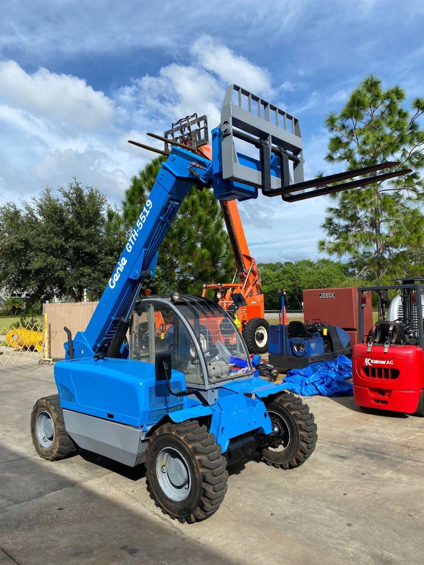 GENIE GTH-5519 MINI TELESCOPIC FORKLIFT, APPROX 5,500LB CAPACITY, DIESEL POWERED, 19’REACH, CRAB STE - Image 9 of 10