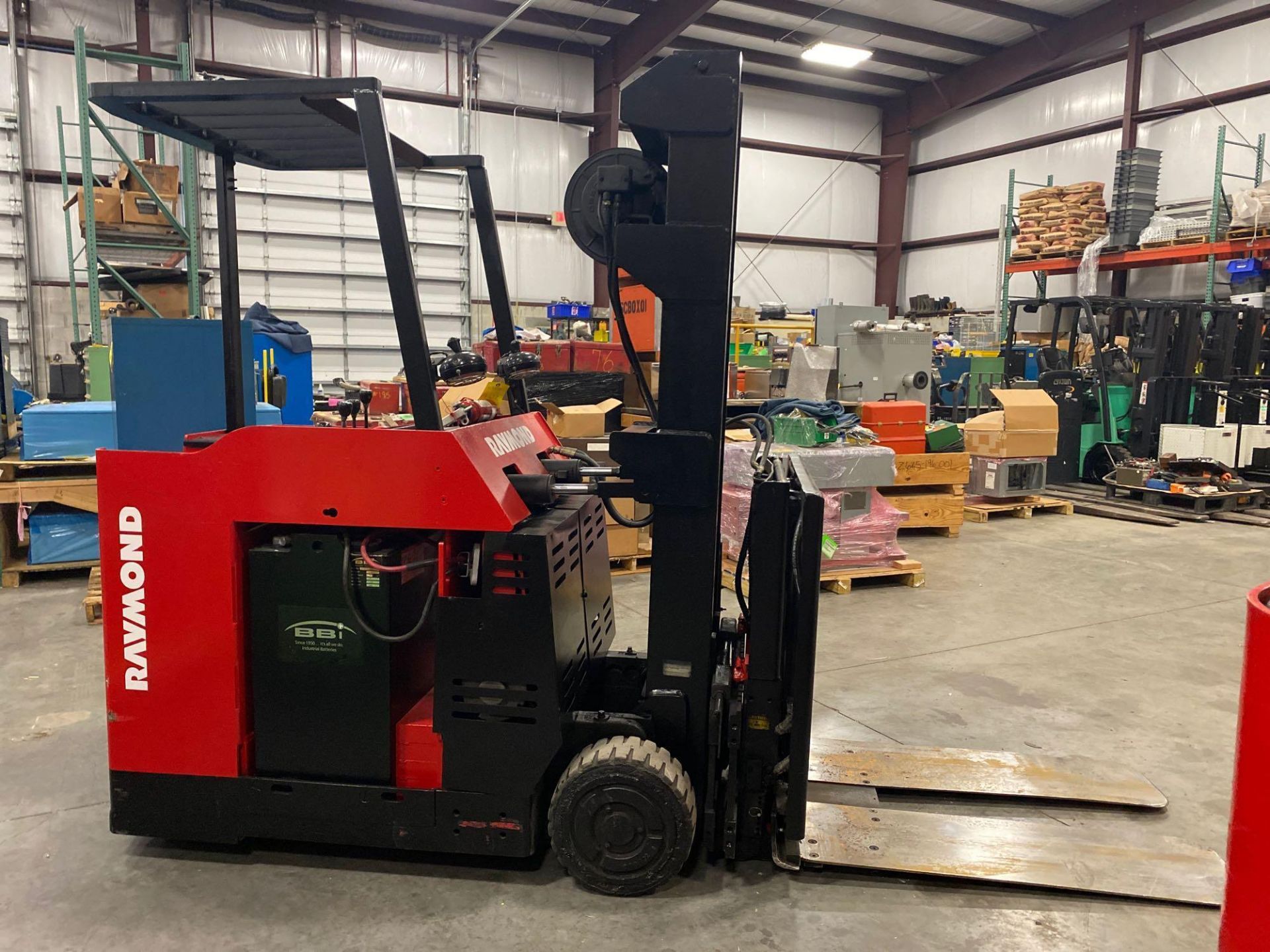 RAYMOND ELECTRIC REACH TRUCK MODEL 640-C40TT, 4,000 LB CAPACITY, 200" HEIGHT CAPACITY, TILT, SIDE SH - Image 3 of 10