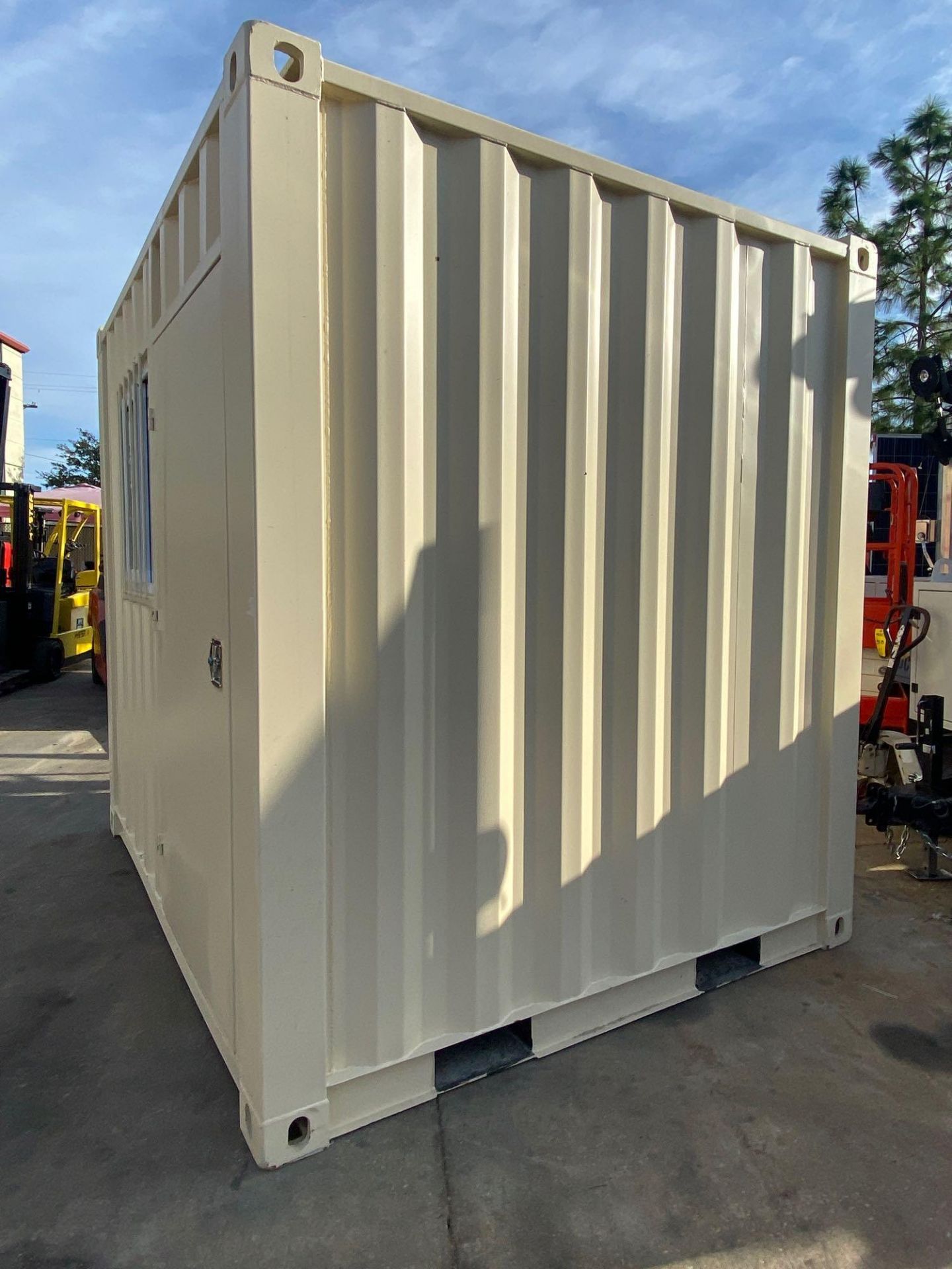 UNUSED 9' CONTAINER/PORTABLE OFFICE WITH WINDOW AND SIDE DOOR ENTRANCE (LOCKING), FORKLIFT POCKETS - Image 3 of 8