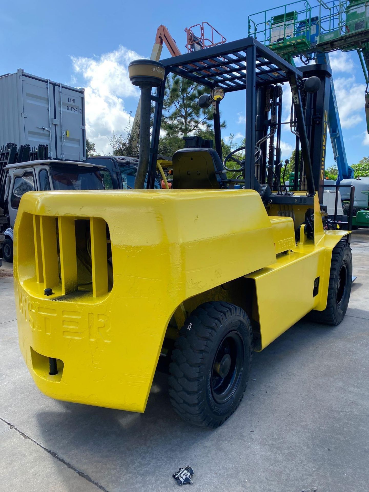 HYSTER H10XL2 10,000 LB CAPACITY FORKLIFT, 136" HEIGHT CAPACITY, GAS, TILT, SIDE SHIFT, HYDRAULIC FO - Image 3 of 9